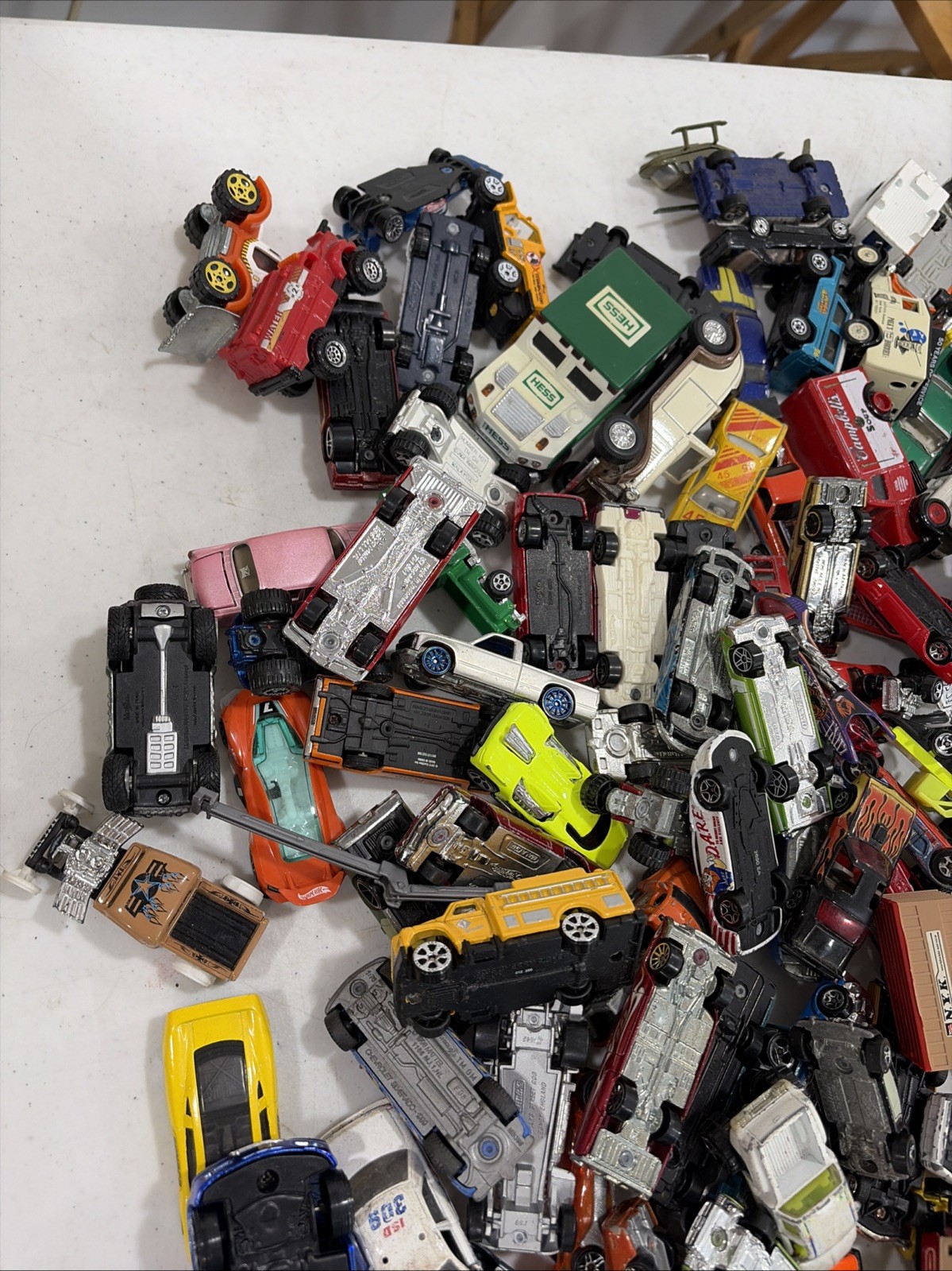 Huge Lot Hot Wheel Die Cast Cars Matchbox And Others Used – Full Box 26 Pounds