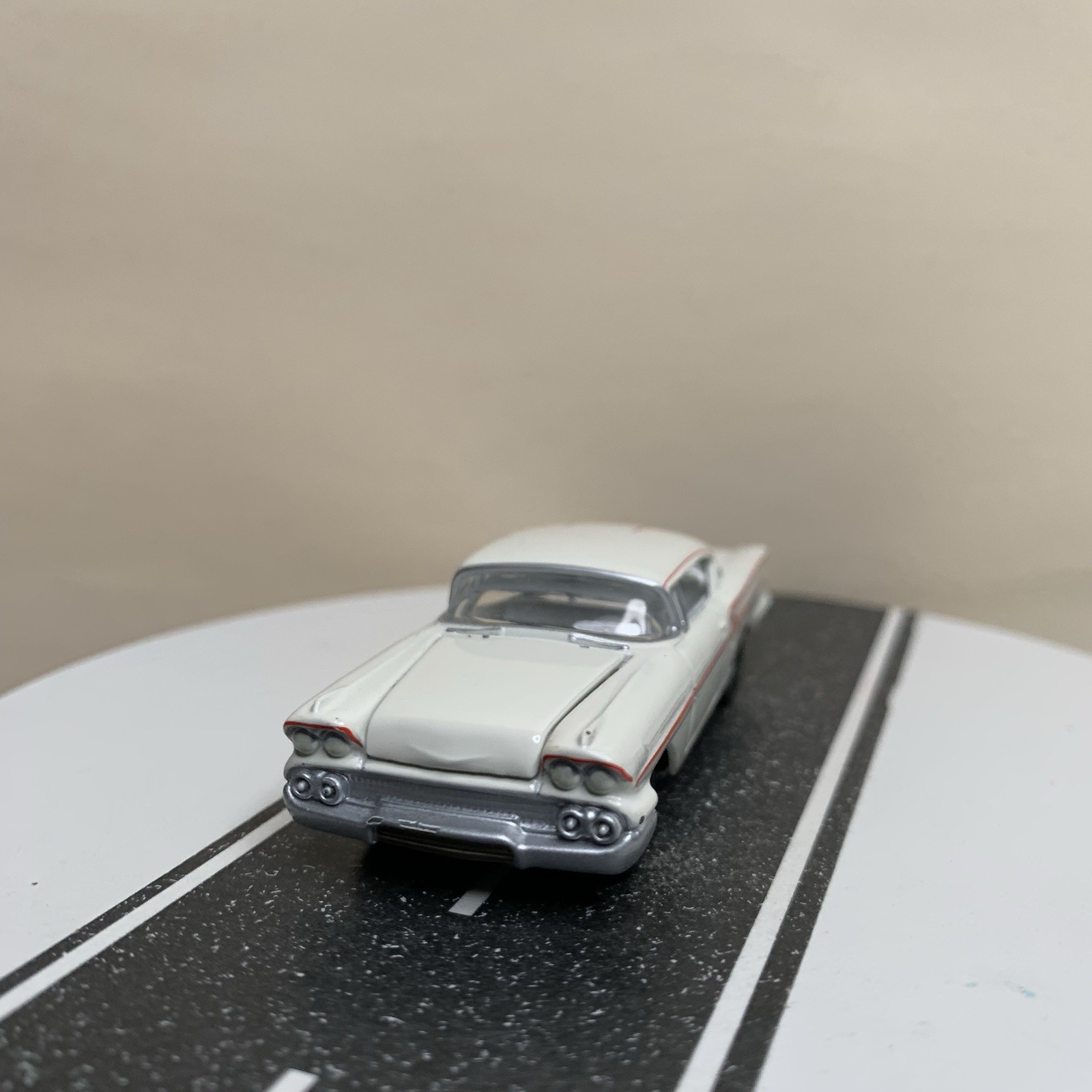 Johnny Lightning American Graffiti 1958 Chevy Impala 2-Door White Red 1:64 NM
