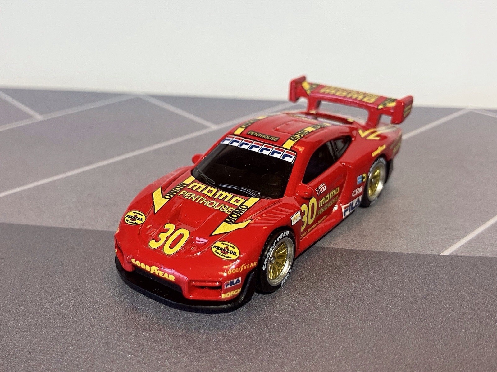 1/64 Custom Hot Wheels PORSCHE 935 w/real riders MOMO Custom