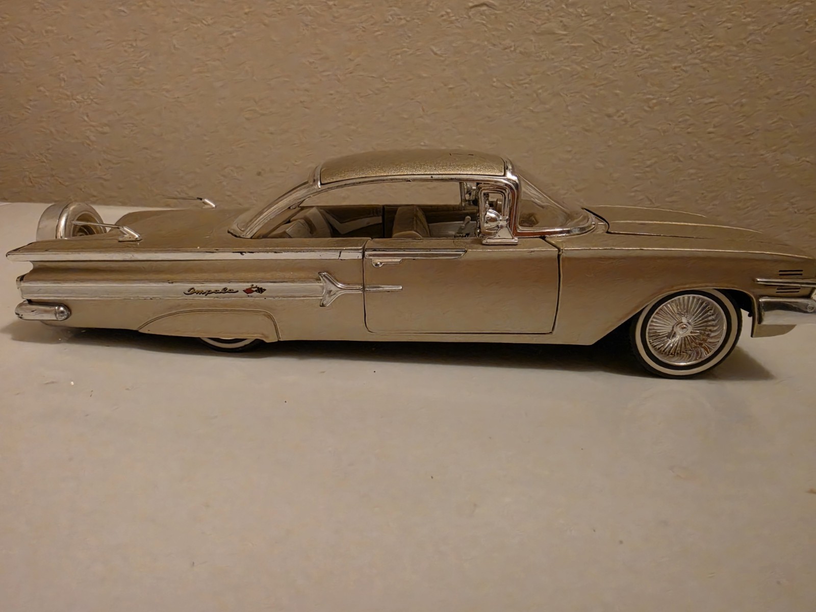 ULTRA RARE Jada Toys 1:32 Scale Metallic Gold 1960 Chevy Impala Lowrider