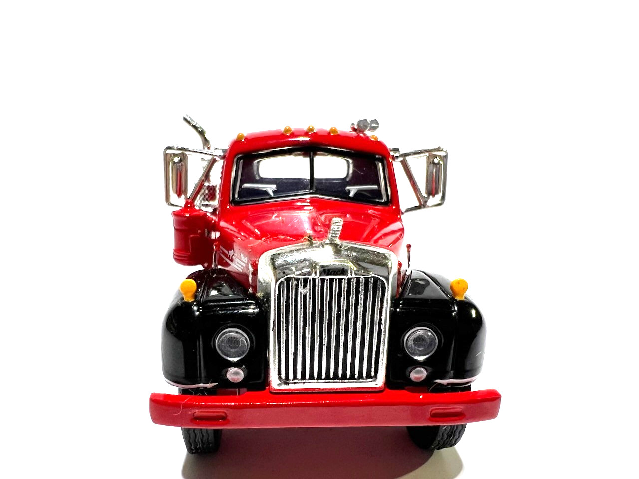 DCP / FIRST GEAR 1/64 SCALE B MODEL MACK DAY CAB, RED WITH BLACK FENDERS