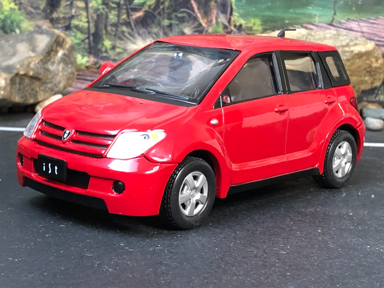 Imperfect 1:24 Diecast Car RED TOYOTA IST Official Licensed Product AS-IS