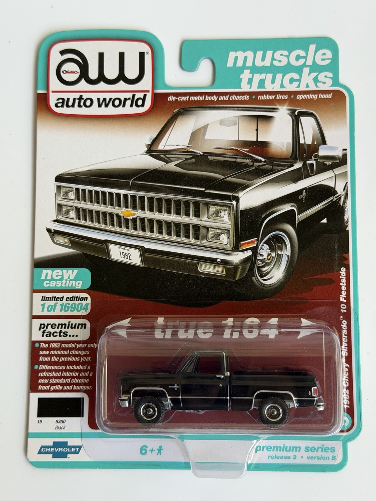 AutoWorld ~ 1982 Chevy Silverado 10 Fleetside ~ Black ~ Sameday Shipping
