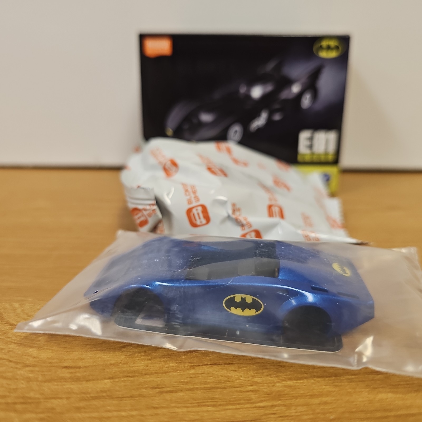 US Seller! Blokees Wheels E01 Comic Strip 311 Batmobile Batman Comic 1:64 Model