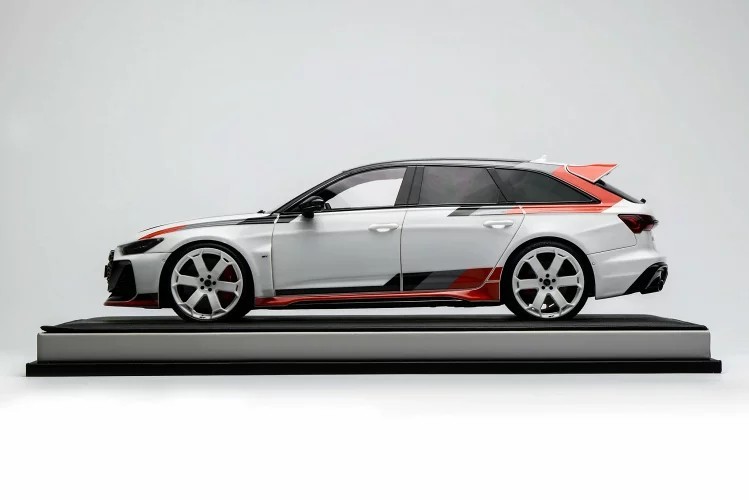 AUDI RS6 Avant GT 2021 Arkona White / Black-Orange Livery 1/18 w/Case MotorHelix