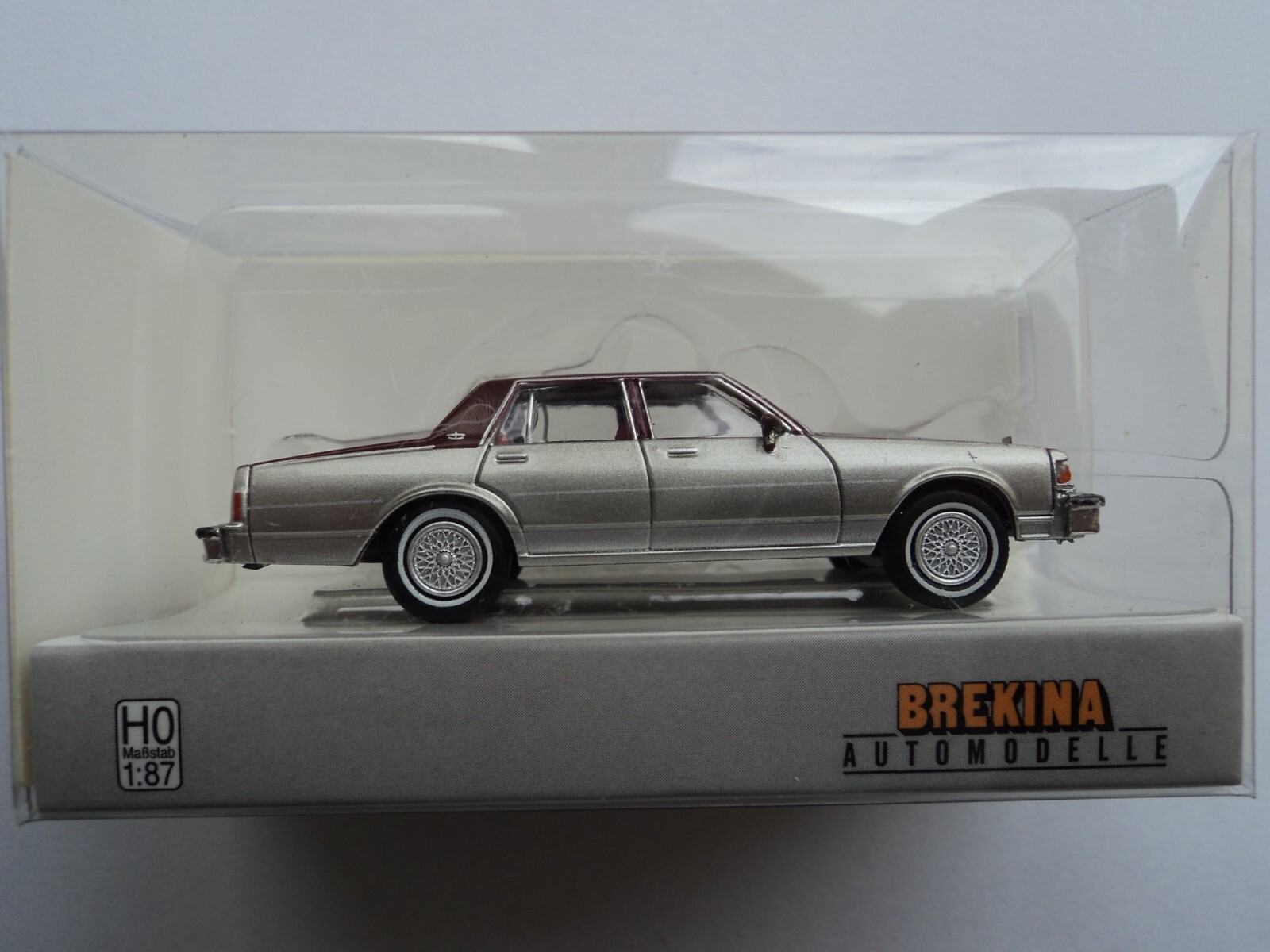 BREKINA 1987 CHEVROLET CAPRICE SILVER / RED HO 1/87 PLASTIC