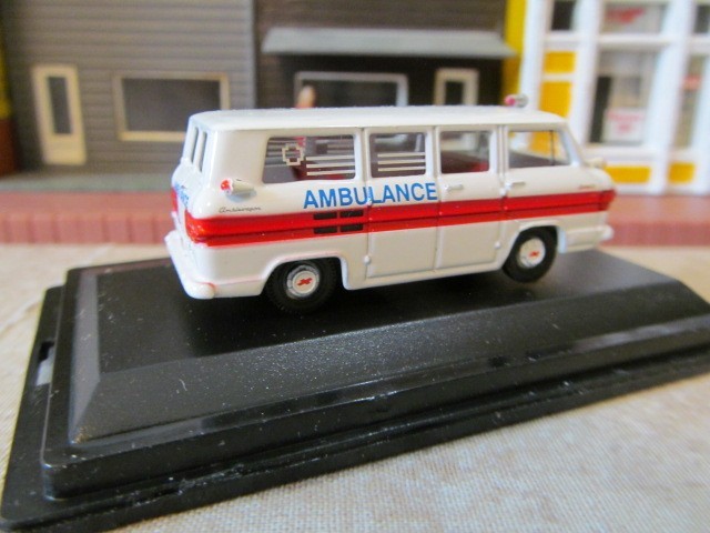 OXFORD DIECAST 1961 CHEVROLET Greenbrier Ambulance HO 87CG61002 NEW RELEASE