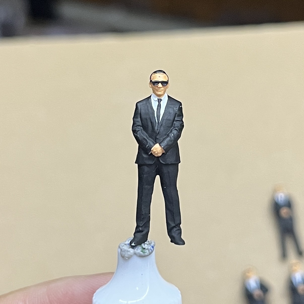 1:43/64/87 Diorama Bodyguard Figure Model City Street Scene Display Dolls Model