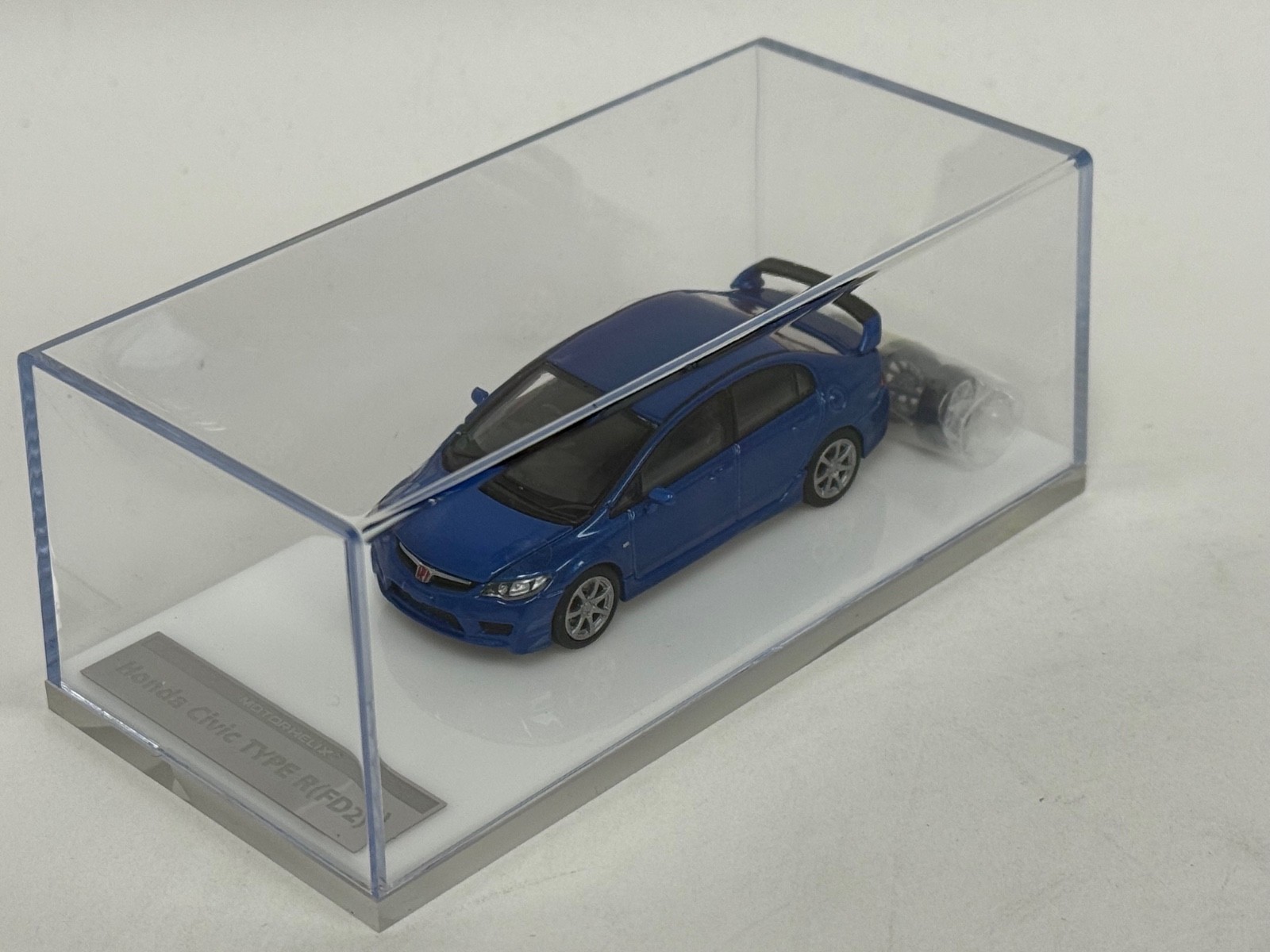 1/64 Motorhelix Honda Civic Type R ( FD2 ) in Pearl Blue. MIX 2. LAST ONE