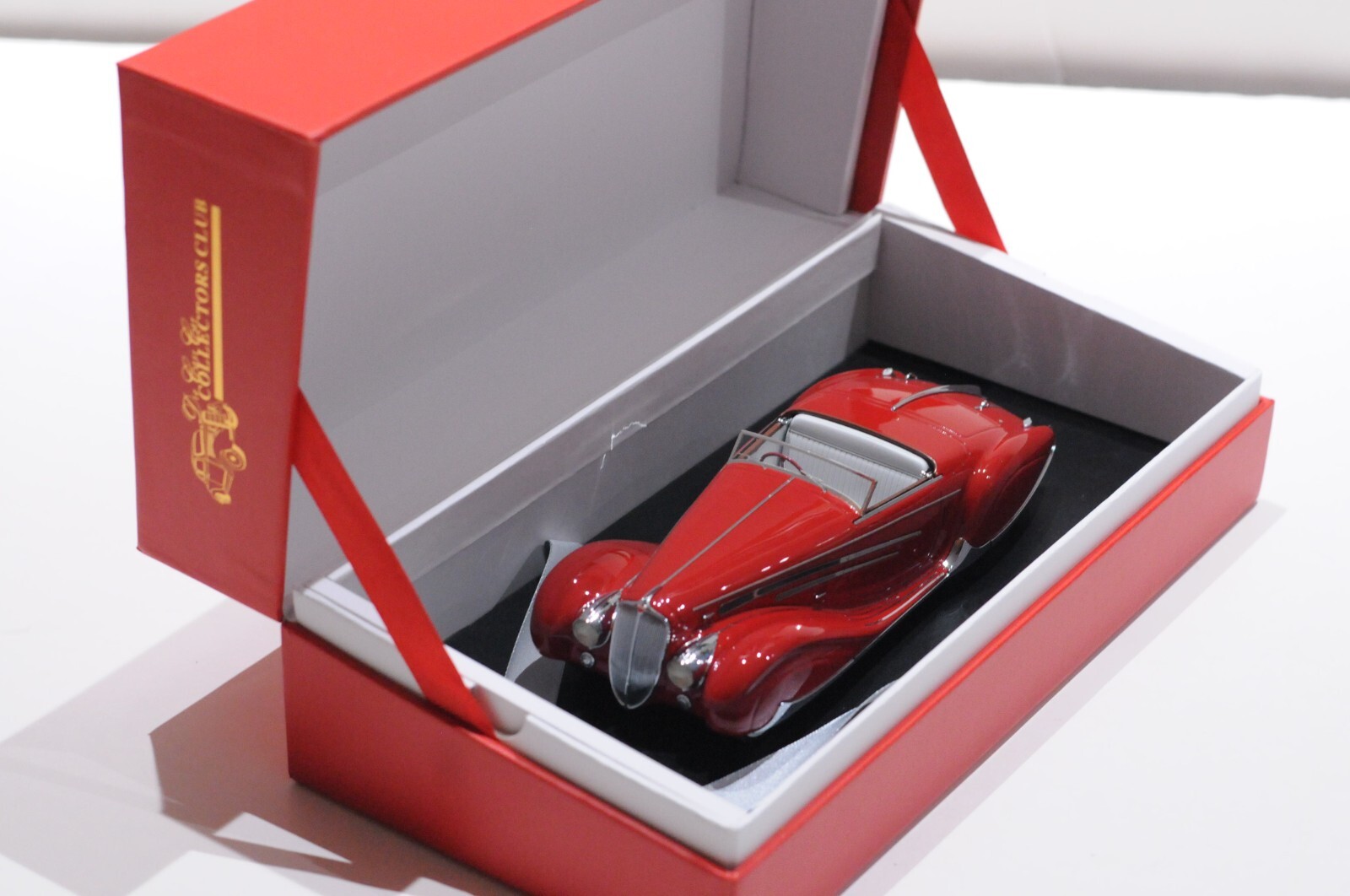 RARE DIE CAST CAR COLLECTOR’S CLUB 1939 DELAHAYE 165 M CABRIOLET RED SCALE 1:24
