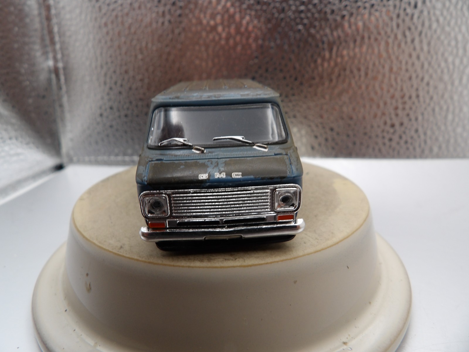 1975 CHEVROLET VAN 2024 CASTLINE M2 MACHINES 1:64 DIE-CAST