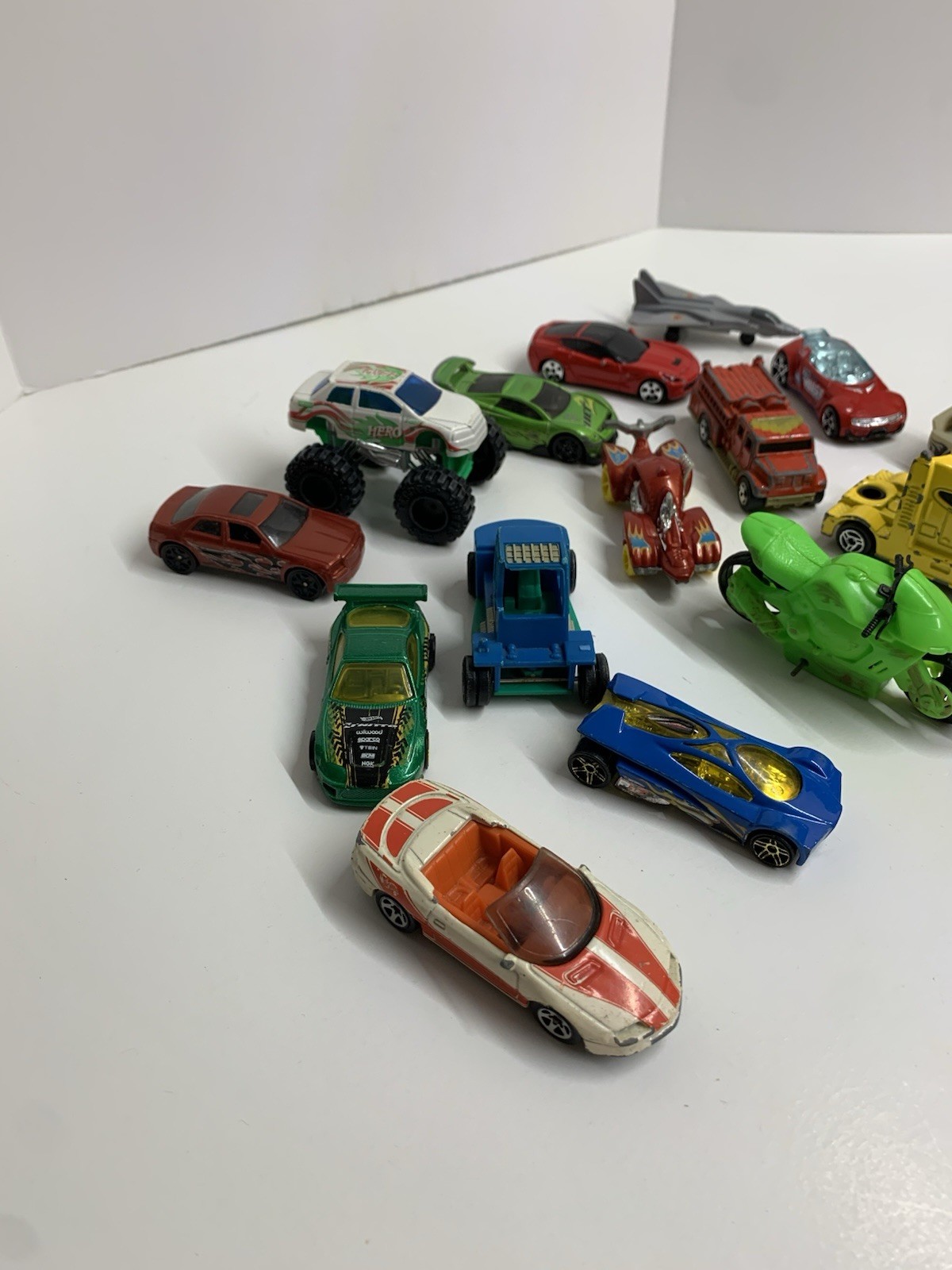 Lot Of 15 Toy Cars Die-cast And Plastic Hot wheels And Other Brands Preowned.