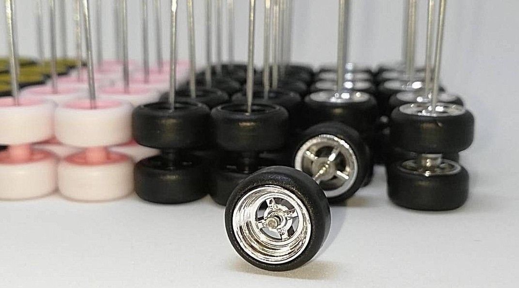 💗 Hot Wheels 40 sets 4 Spoke Donut long Axle fit 1:64 Chrome Rubber Tires