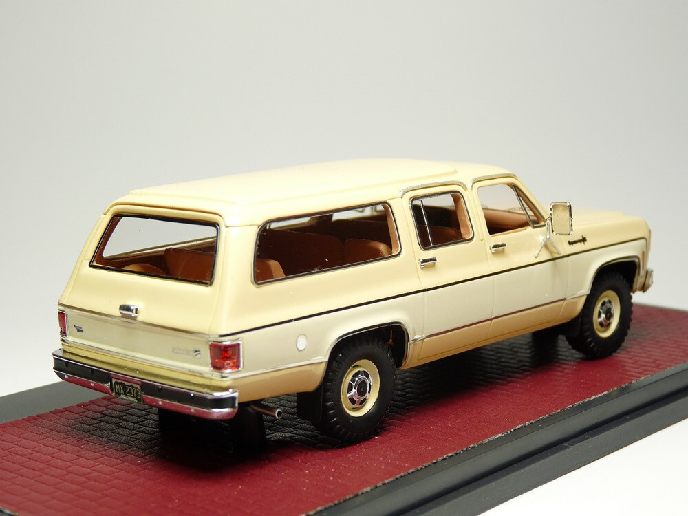 Matrix MX20302-373 1/43 1978 Chevrolet Suburban K10 Resin Model Car