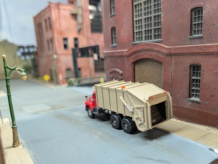 1/87 HO Scale Custom Built Ford L9000 Tandem Axle Garbage Truck 3D Printed Model