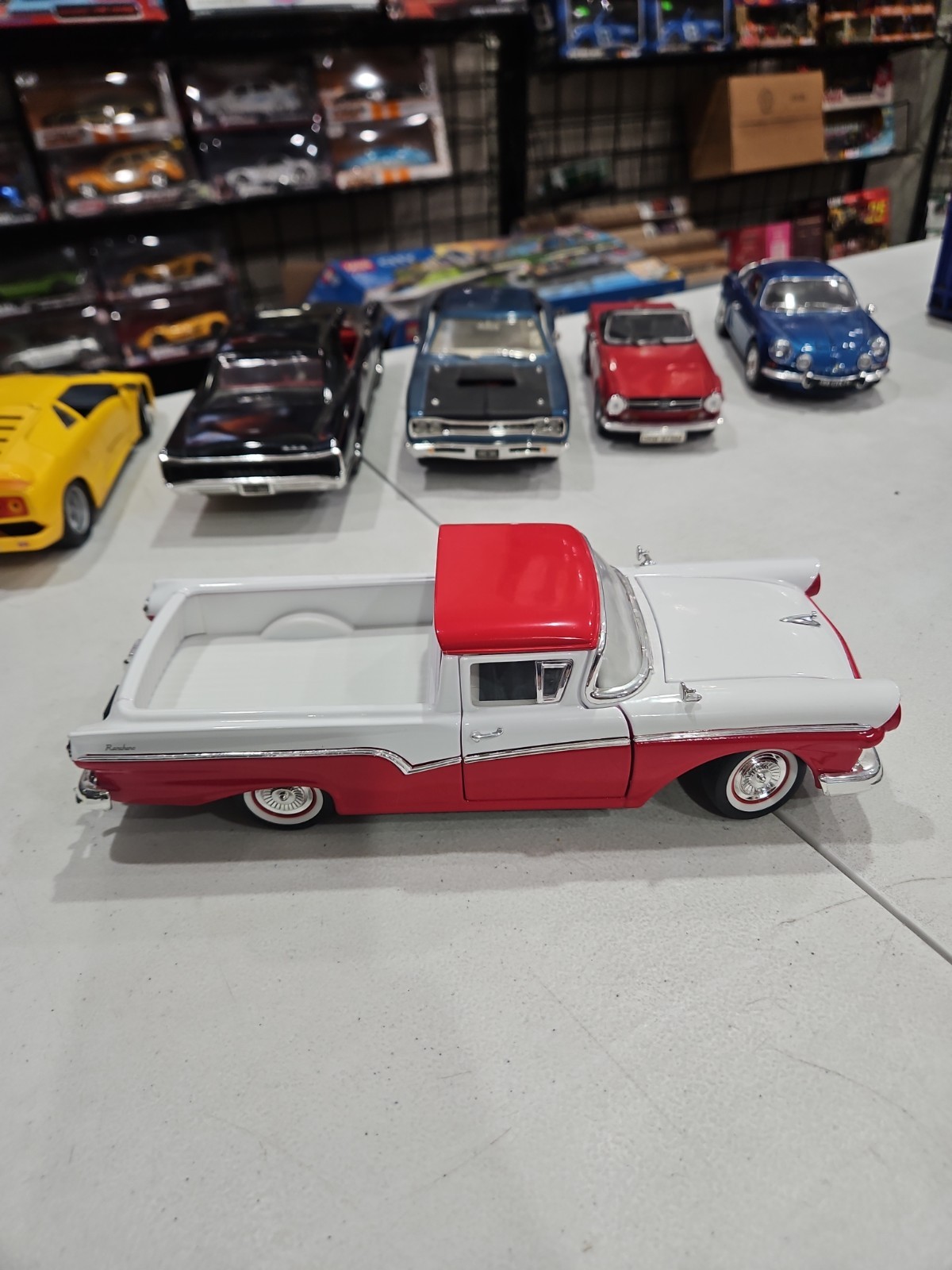 Road Legend 1:18 1957 Ford Ranchero Diecast Red & White – NO BOX