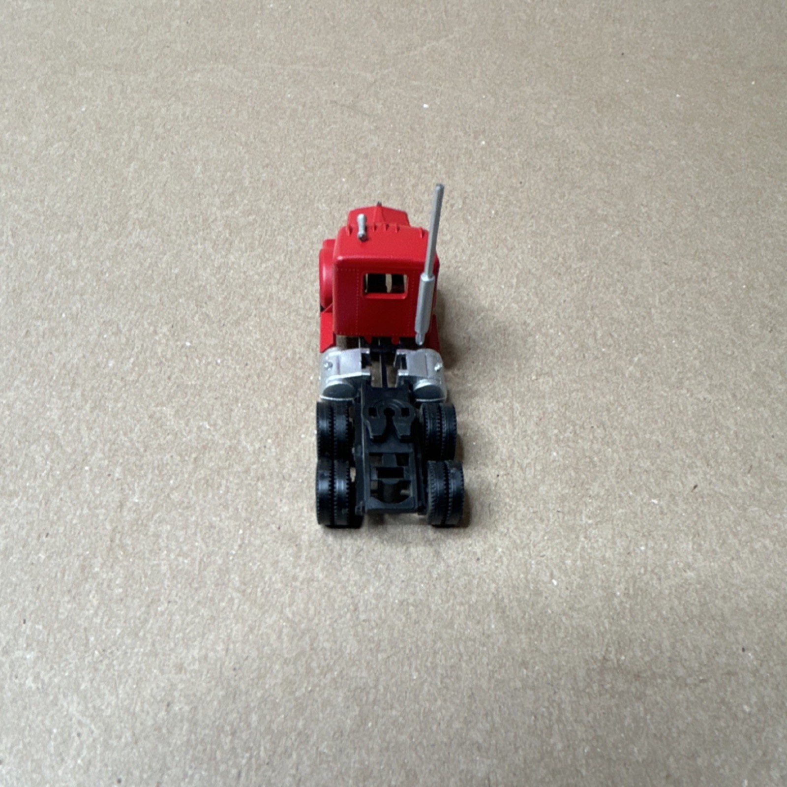 ERTL Kenworth Plastic Tractor Unit 1:87 Red, Black & Silver Toy Vehicle Model