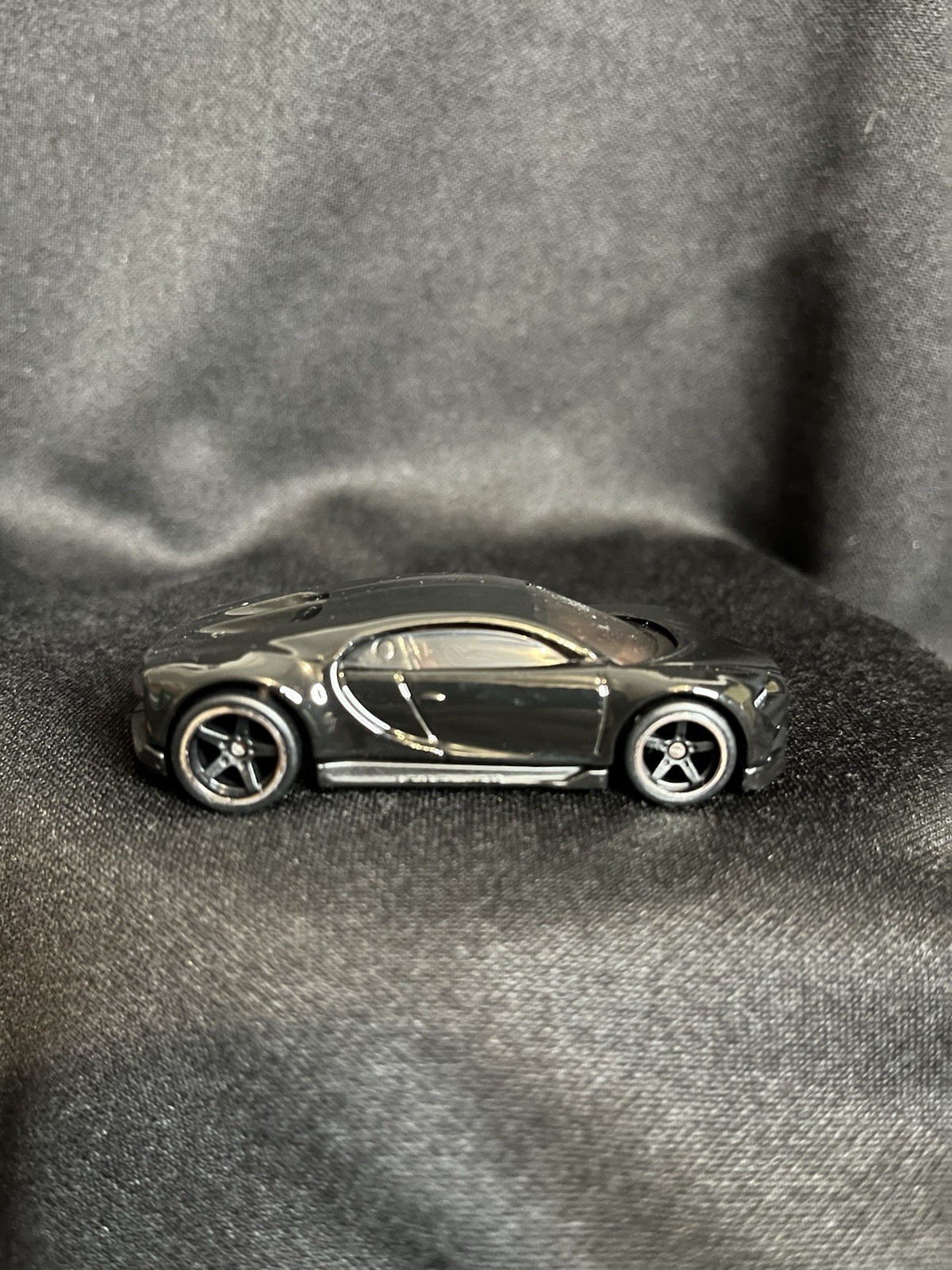 2025 Hot Wheels Premium Boulevard 2016 Bugatti Chiron Black 1:64 Diecast Car