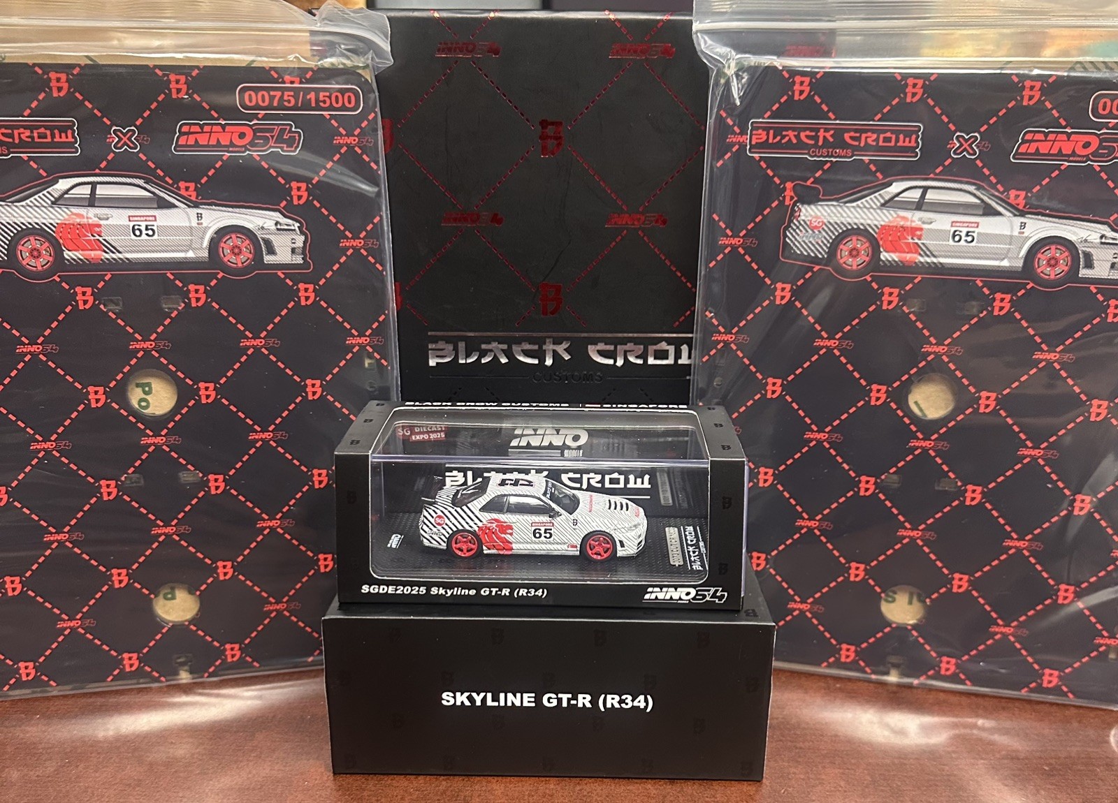 Black Crow Customs INNO64 SKYLINE GT-R R34 SGDE2025 w/Display. S#073 of 1500