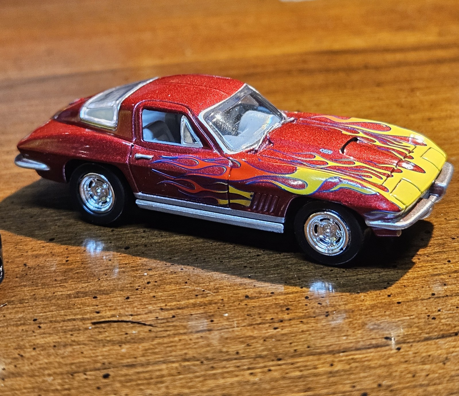 Auto World SUPER RARE Deluxe Series 1967 Chevy Corvette & 2017 Dodge Viper.