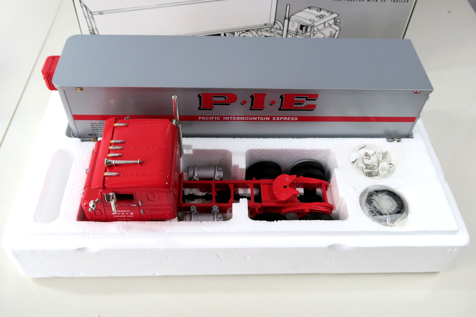First Gear 1/34th Scale 1953 Kenworth Bull-Nose PIE Tractor & Trailer NIB