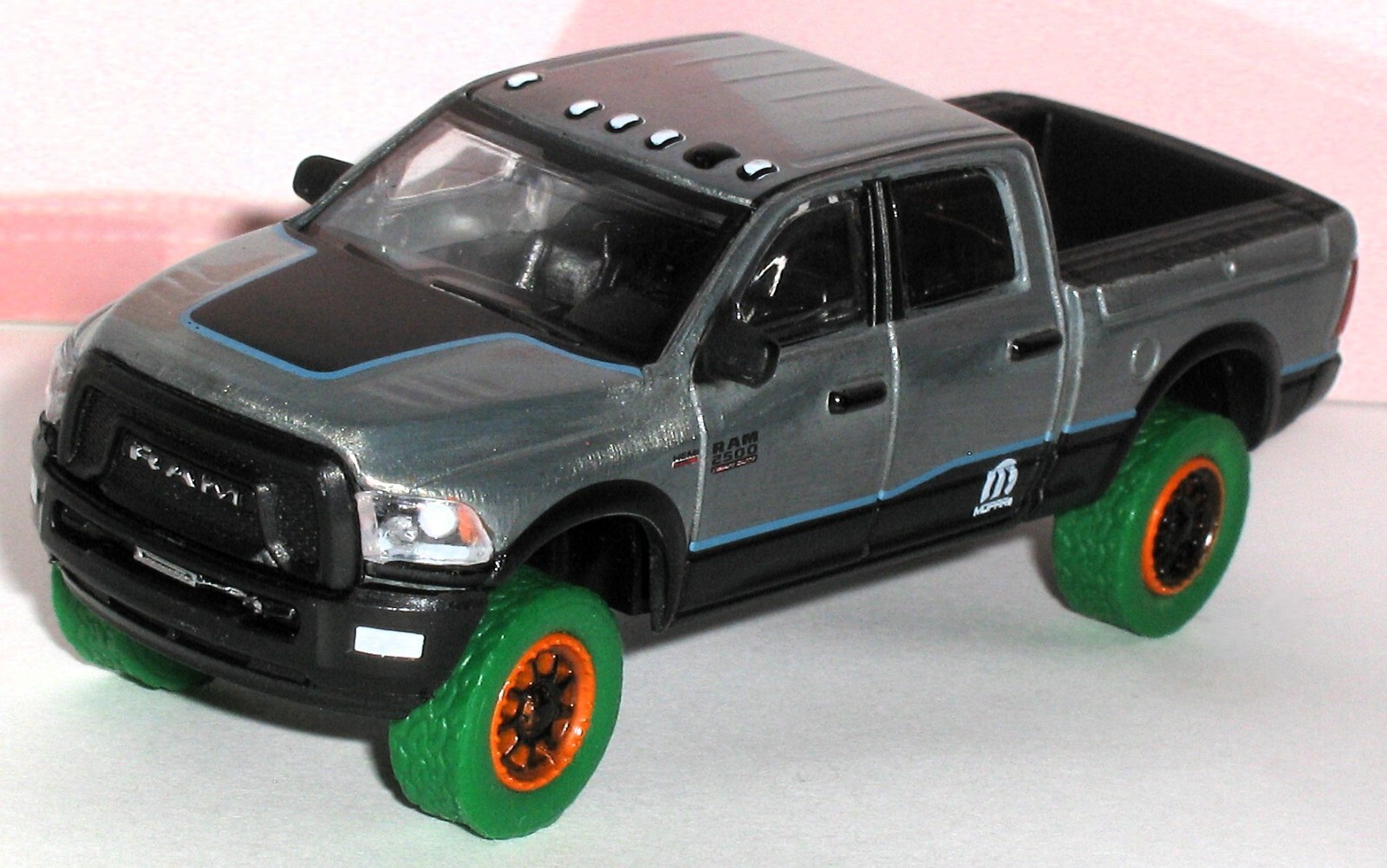 GREEN MACHINE / 2017 17 RAM 6.4 Liter / 2500 HEAVY DUTY / RAM BOX / Pickup Truck