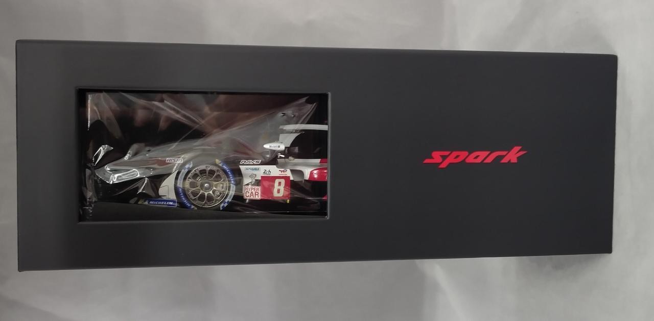 SPARK 1/18 GAZOO RACING GR010 HYBRID