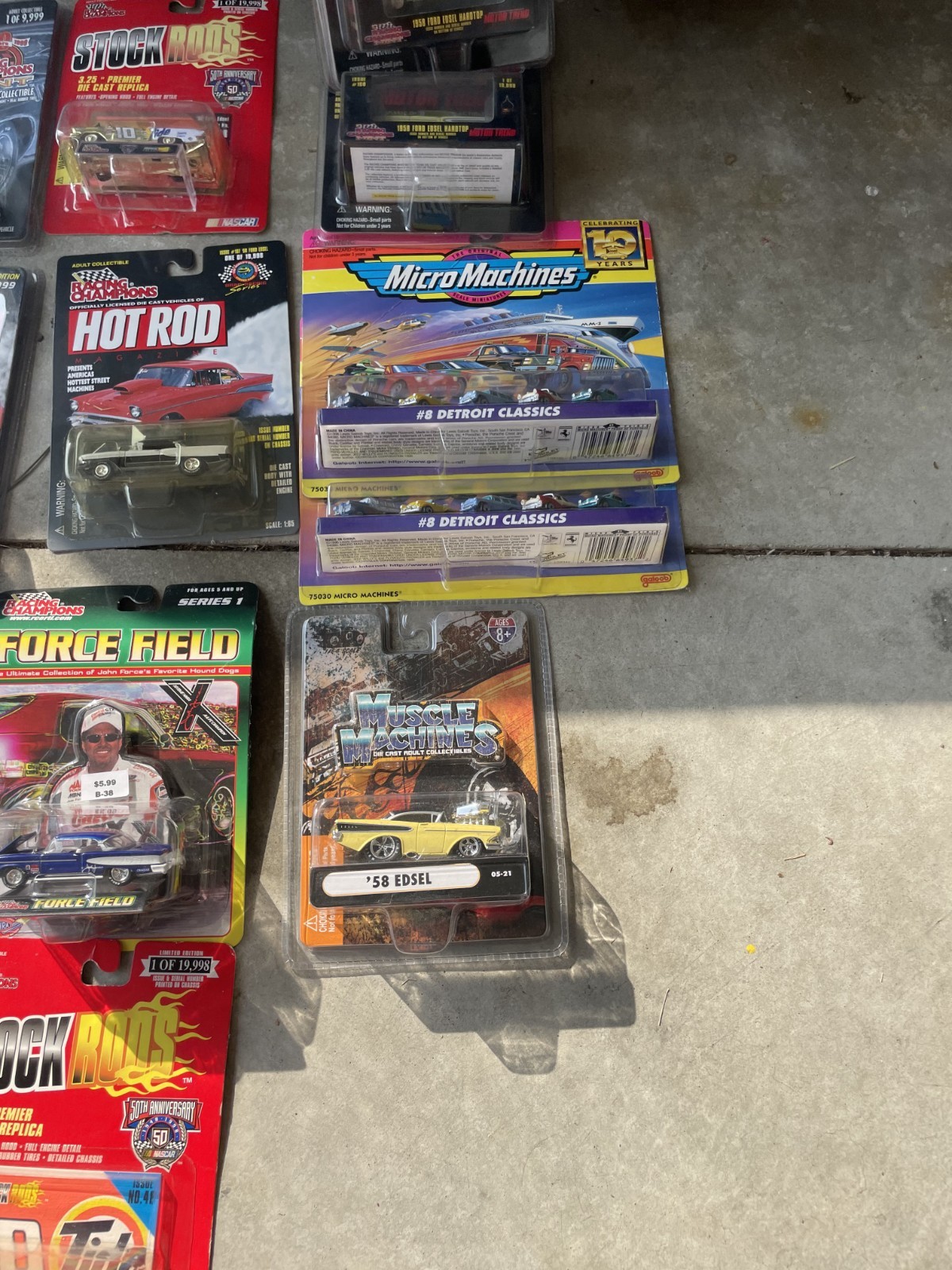 Various brands of 1:64 cars – new in packaging