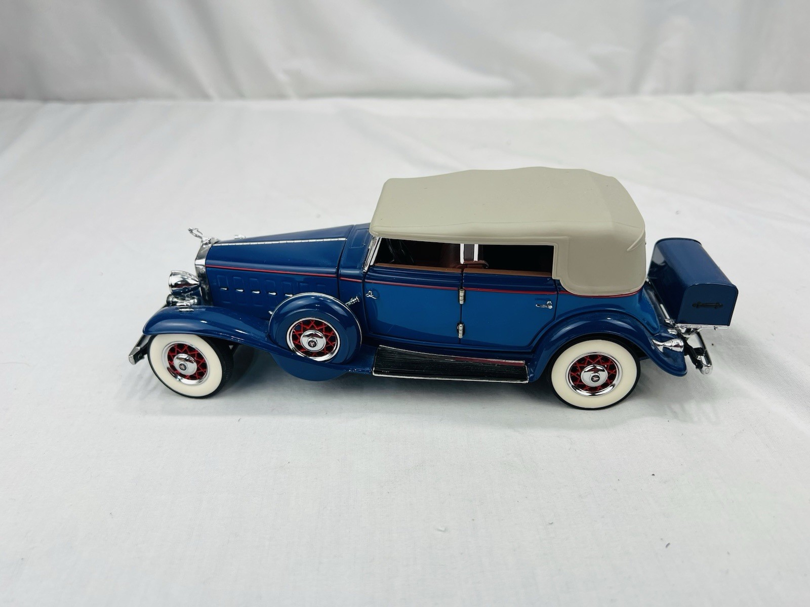 Franklin Mint 1932 Cadillac V16 – two-tone blue, NO TAG OR PAPER WORK