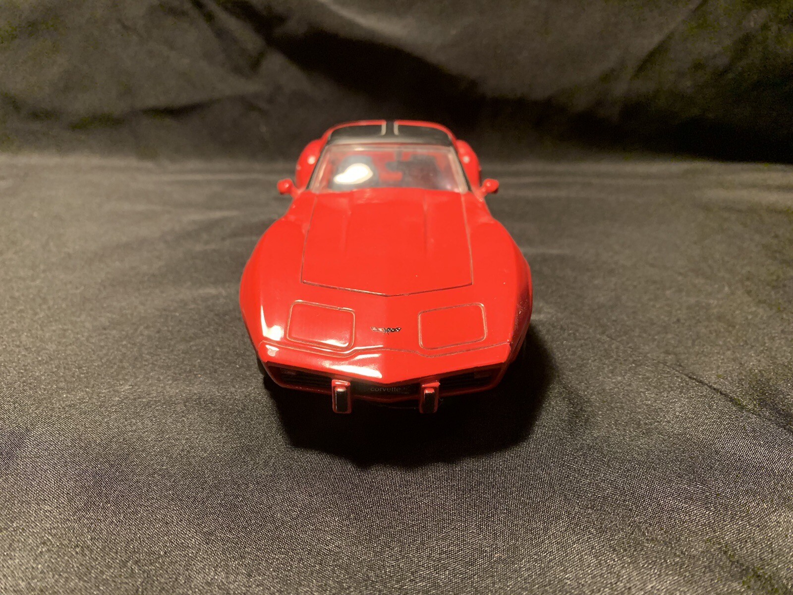 1979 CHEVROLET CORVETTE RED 1/24 DIECAST MODEL CAR BY MOTORMAX 73244