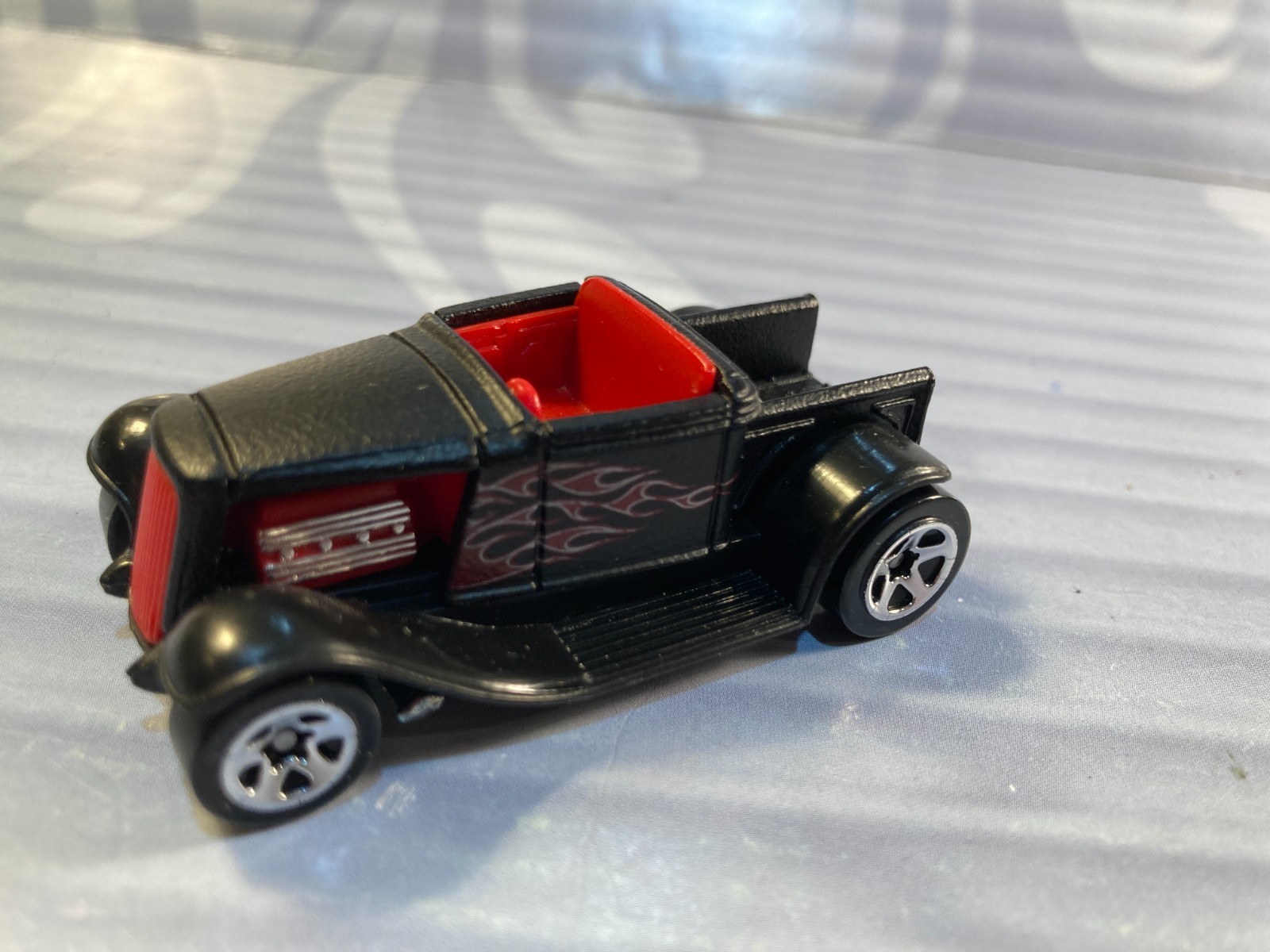 HOT WHEELS loose = HOOLIGAN – RAT ROD PICKUP = BLACK w/t flames 5sp