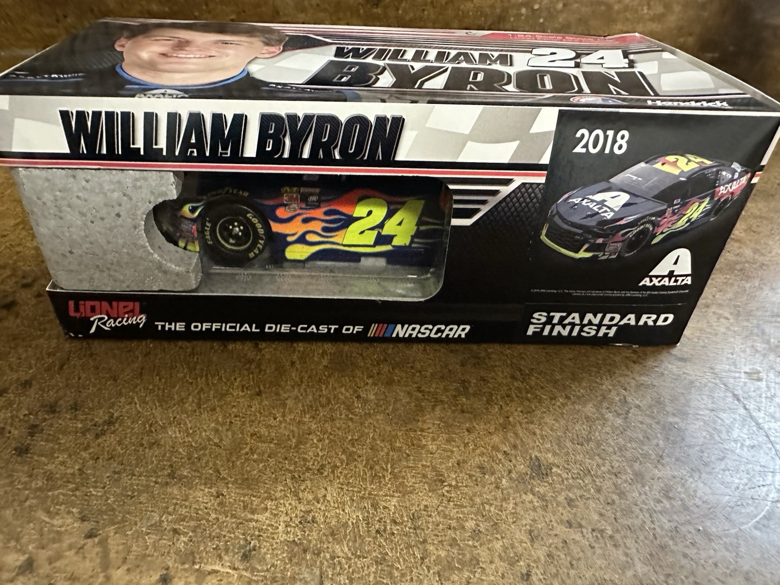 Lionel Racing 1:24 William Byron #24 Axalta 2018 Camaro Diecast Autographed