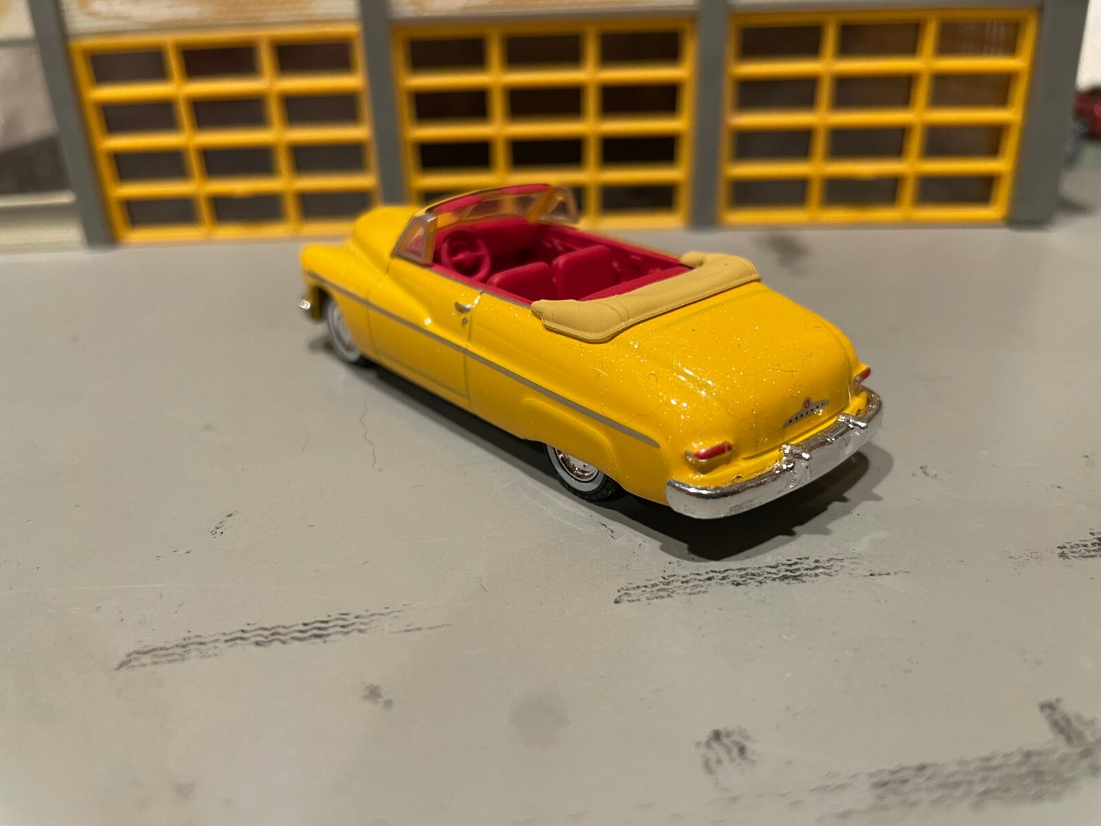 1/64 G.L. 49 MERCURY RESTORED CONV.YELLOW/RED INT/ FLATHEAD V8/RUBBER WW