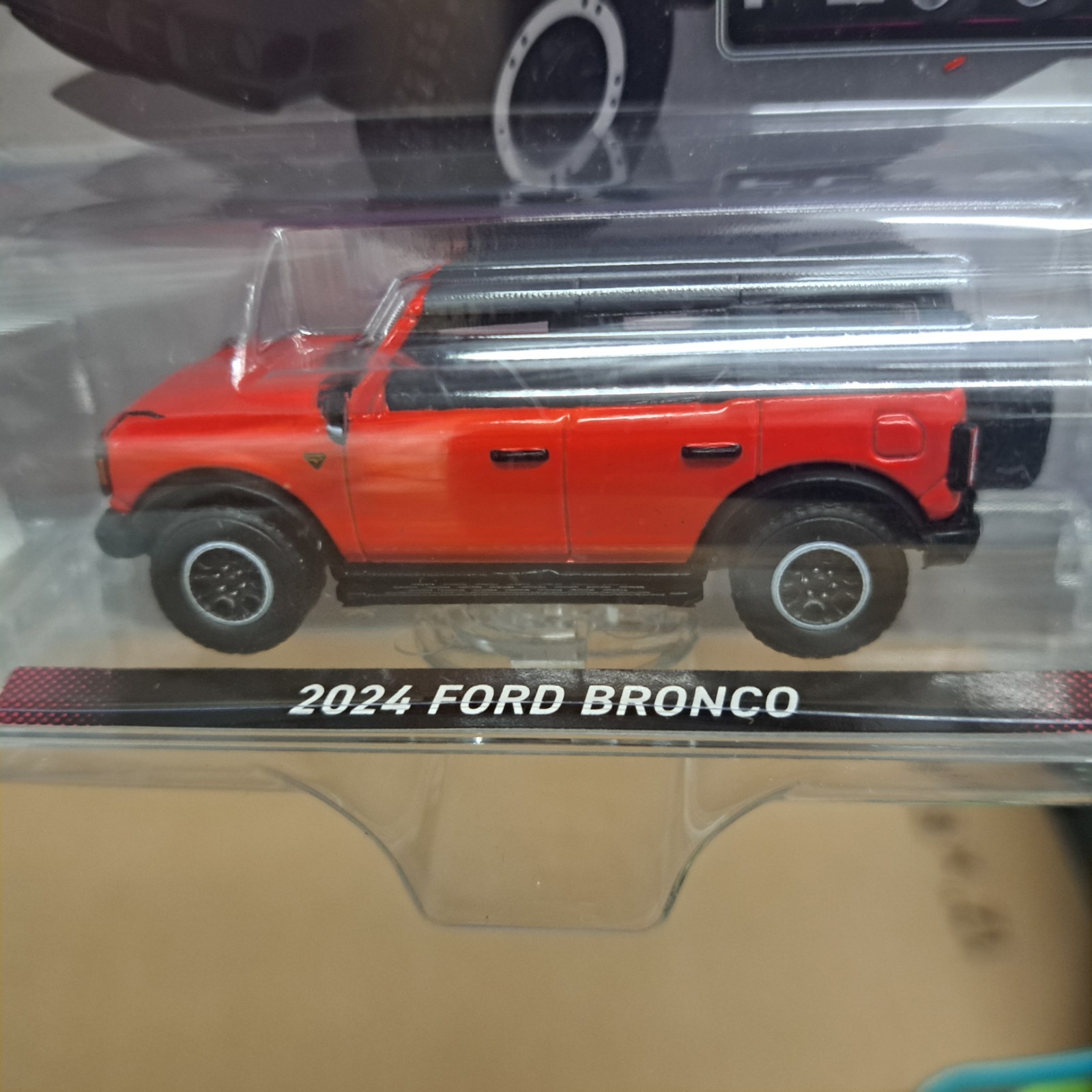 Green Light 1:64 Showroom Floor Series 7 – 2024 Ford Bronco