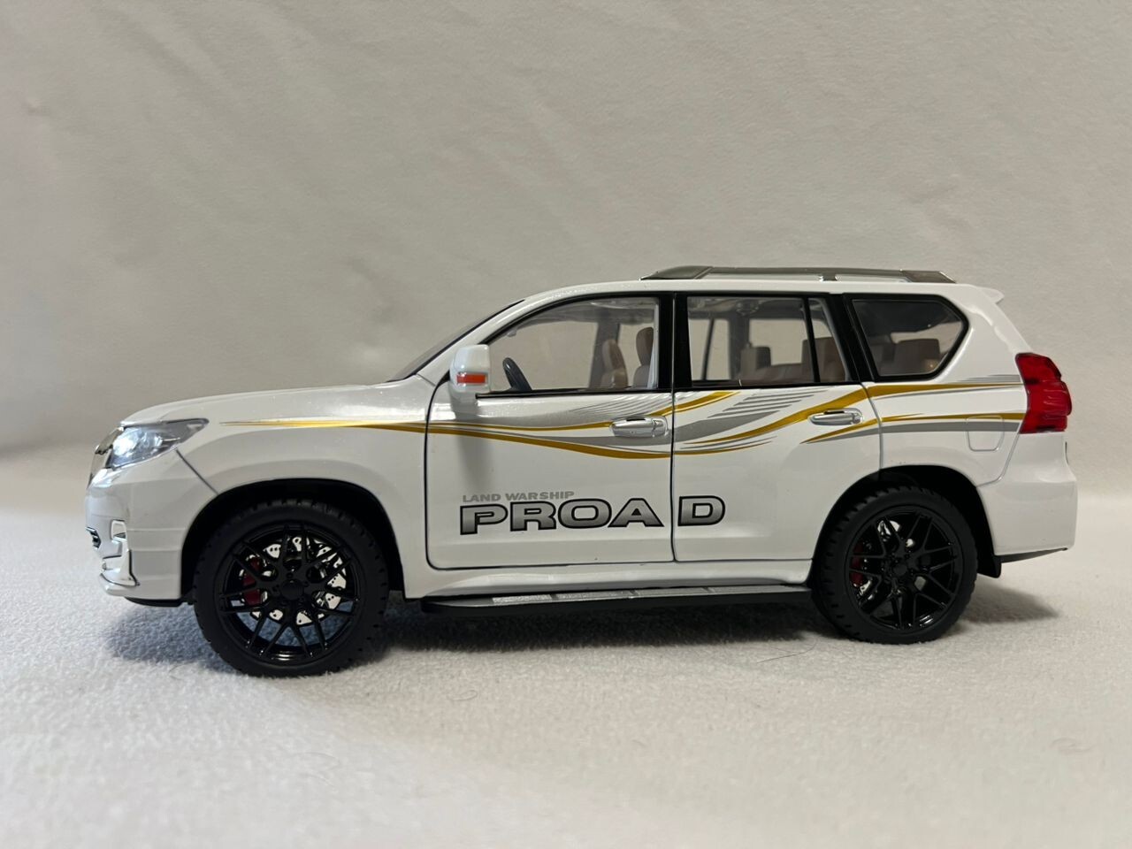 1/18 Toyota Land Cruiser Prado GX White Diecast Model Car Gifts For Friends