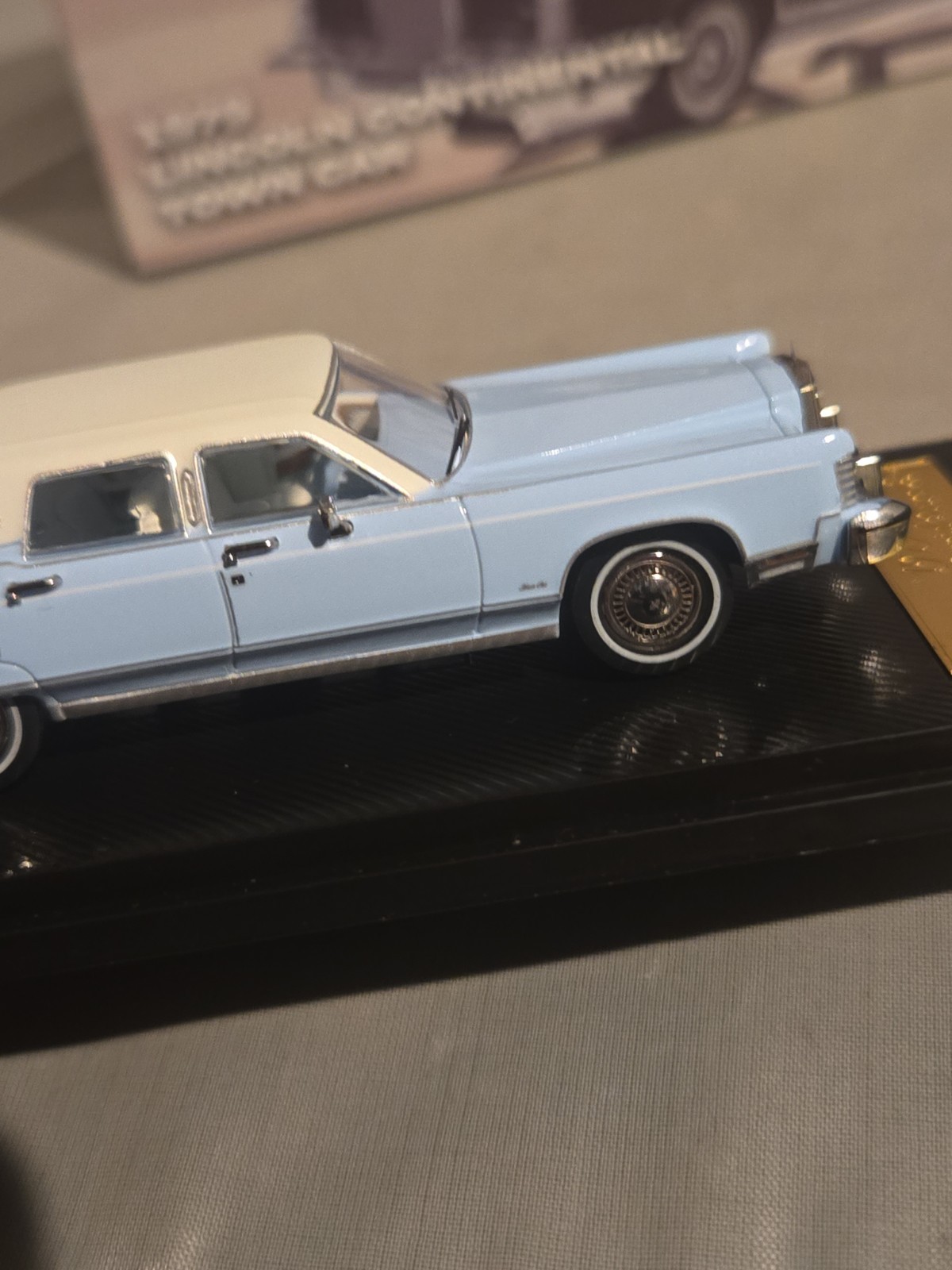 Turning Crush SunStar 1:64 1979 Lincoln Continental Town Car Diecast Light Blue