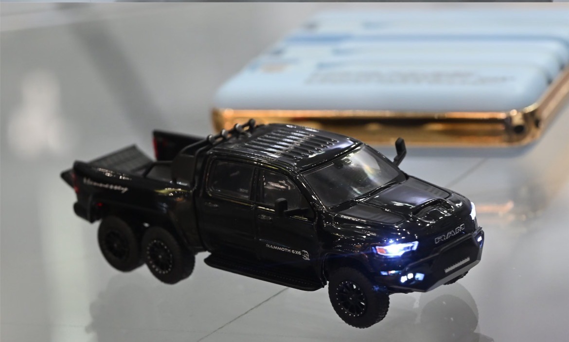 596 1:64 RAM TRX 6*6 Hennessey Mammoth Pickup Diecast Collect Car WITH LED LIGHT