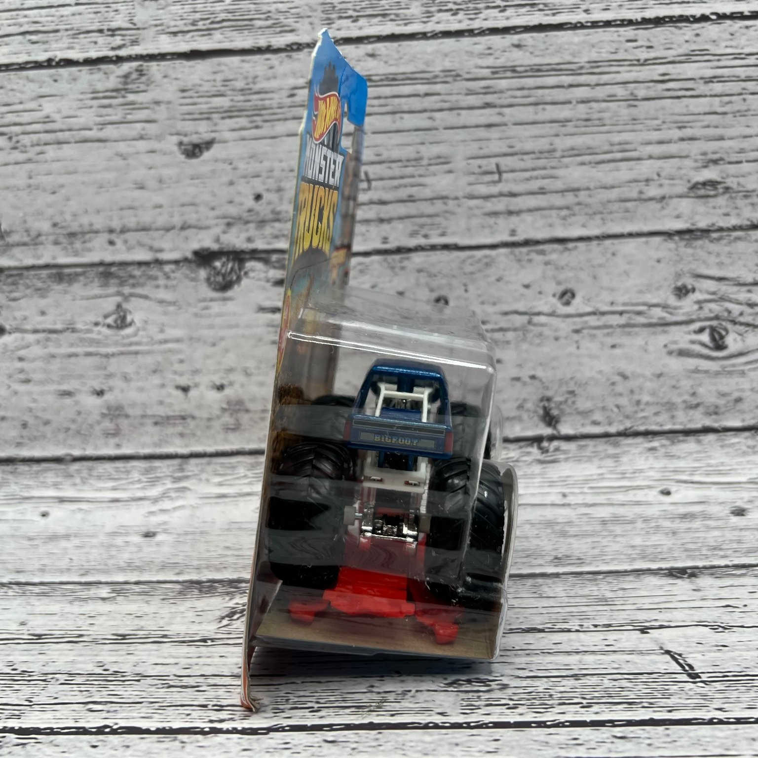 Hot Wheels Monster Trucks Bigfoot 2020 Monster Trucks Live 1:64 Crushable Car