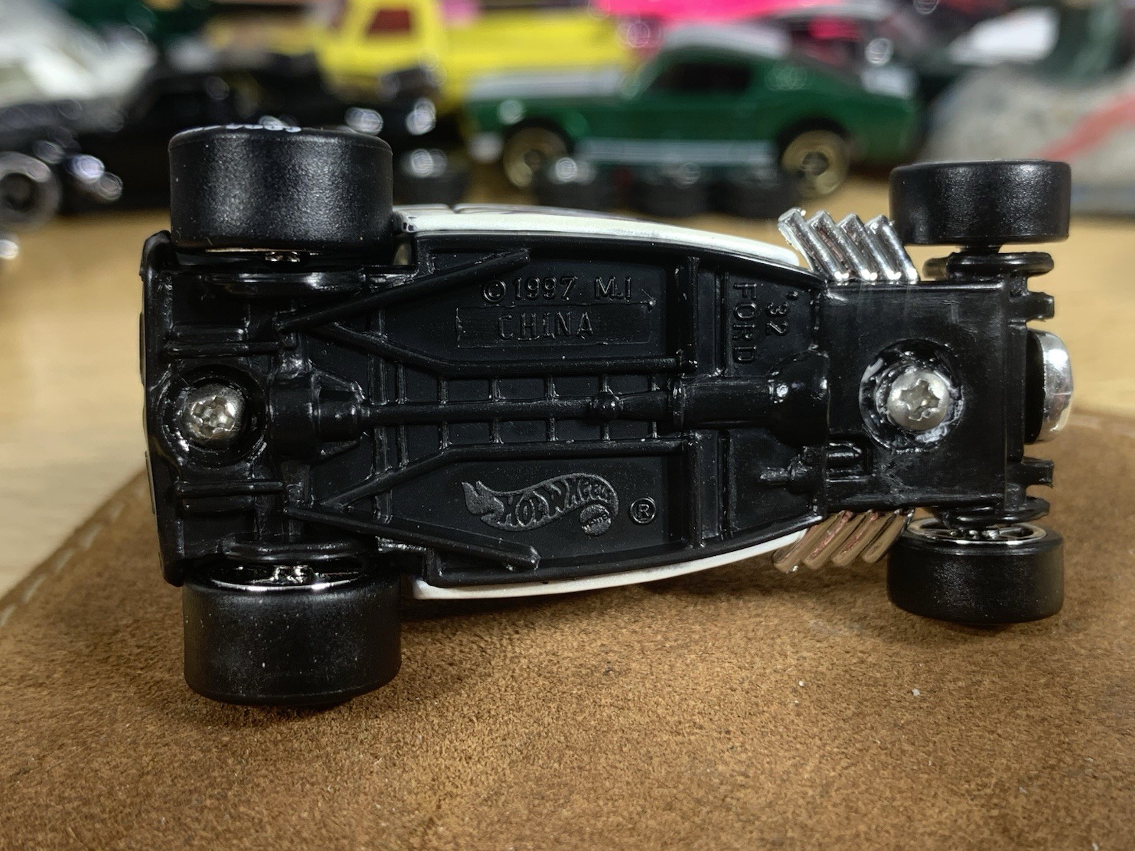 Hot Wheels ’32 Ford Pearl White with Flames Hot Rod Custom Wheel Swap Loose