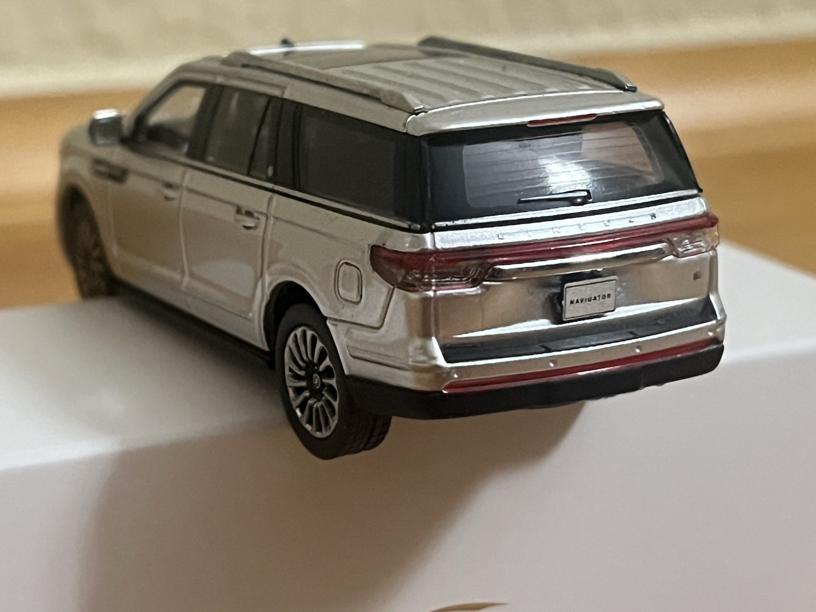 WTX 1:64 2018-2021 Lincoln Navigator L Reserve Silver W/ Folding Running Boards