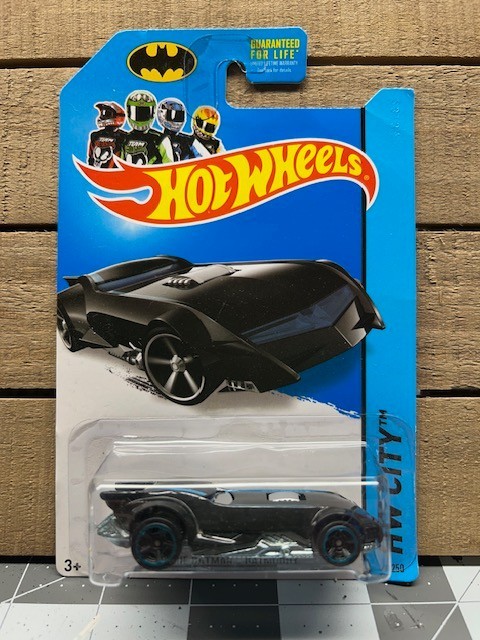 HOT WHEELS THE BATMAN BATMOBILE HW CITY 1/64 DIECAST CAR ©2013