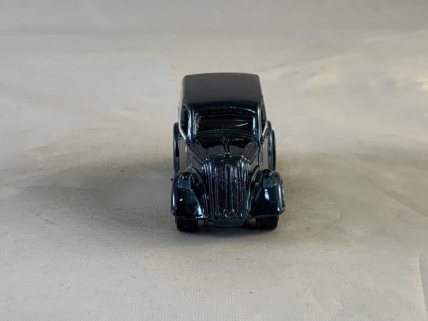 Hot Wheels Anglia Panel Truck 2006 Classics Dark Blue GY5SPs