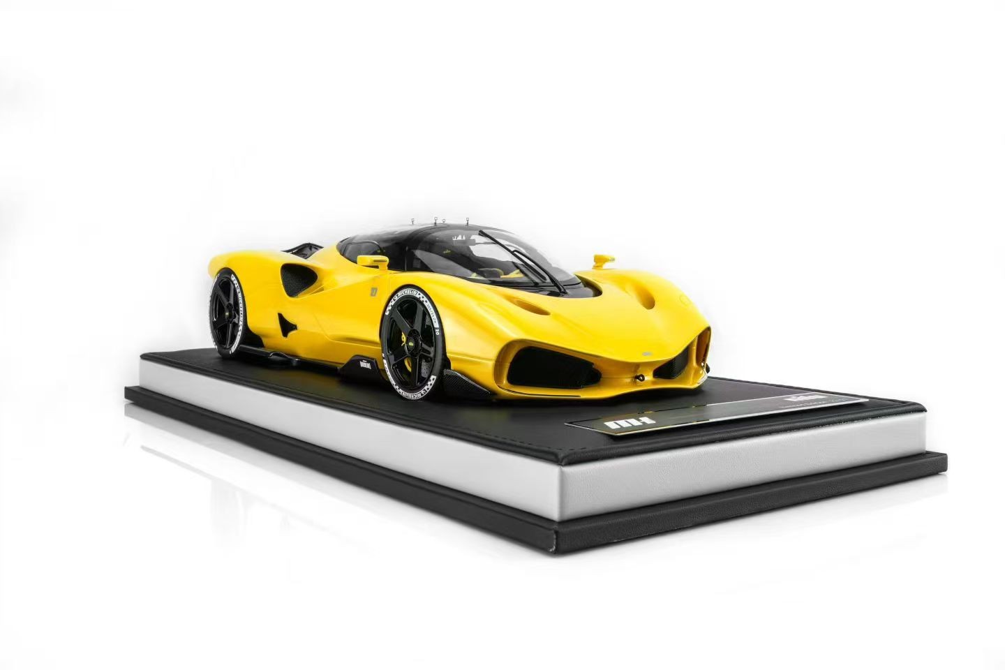 Motorhelix 1:18 Nilu 27 Hypercar Limited Edition Resin Car Model