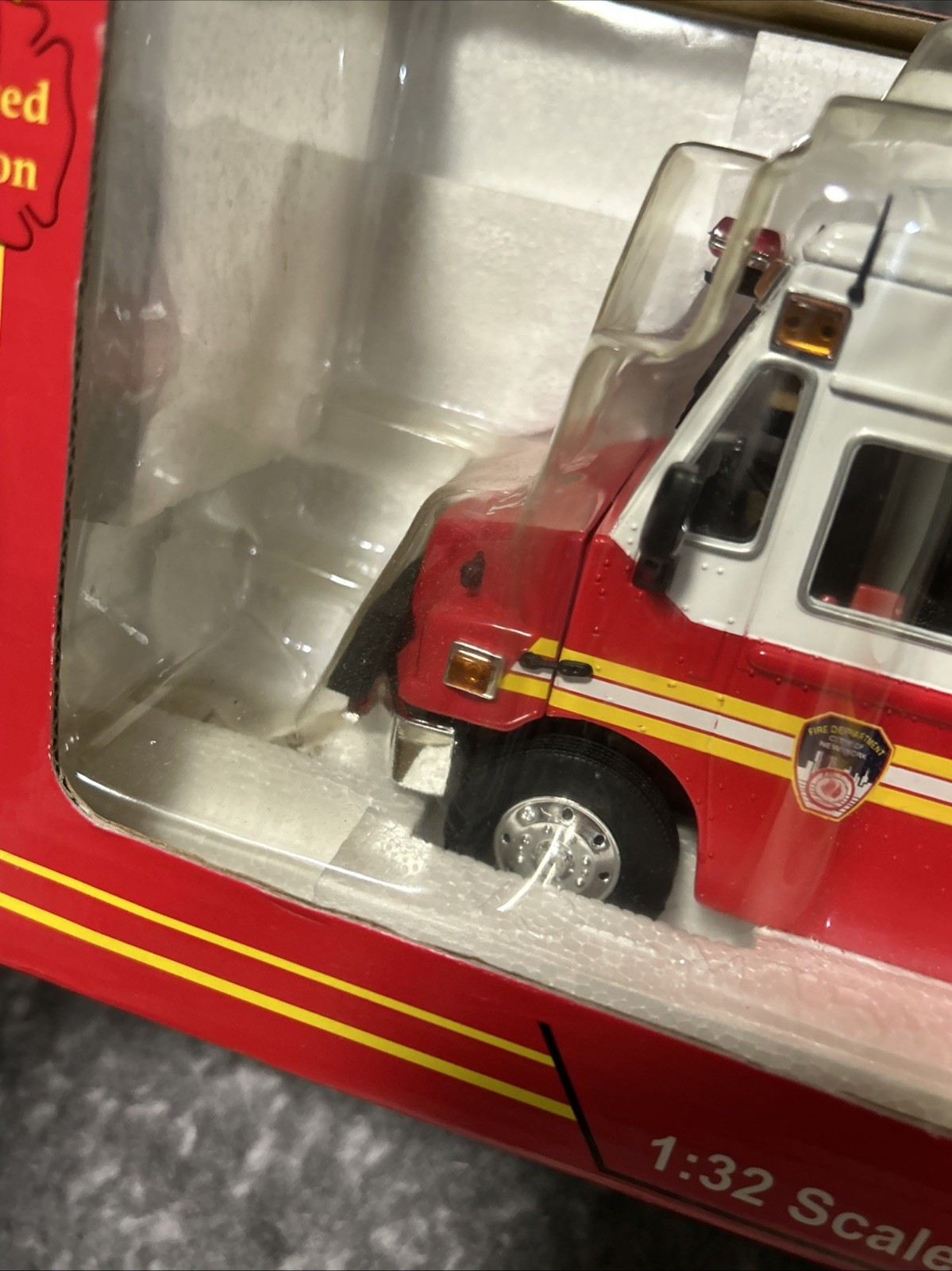1:32 Code 3 FDNY New York Fire Department Freightliner MT-55 Command Post New