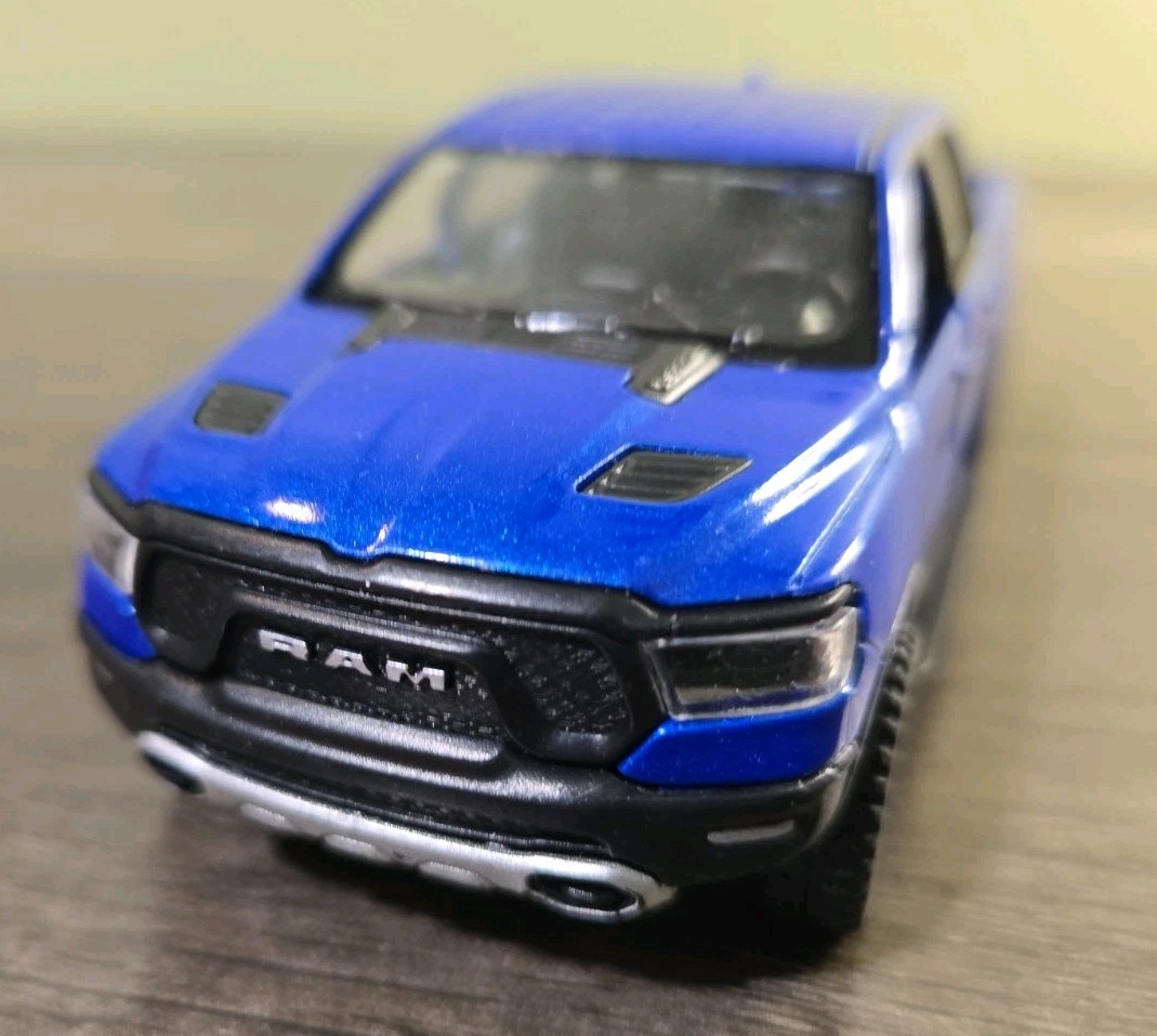 5″ Die-cast: BLUE 2019 RAM 1500 Pickup Truck 1/46 Scale Diecast Model car