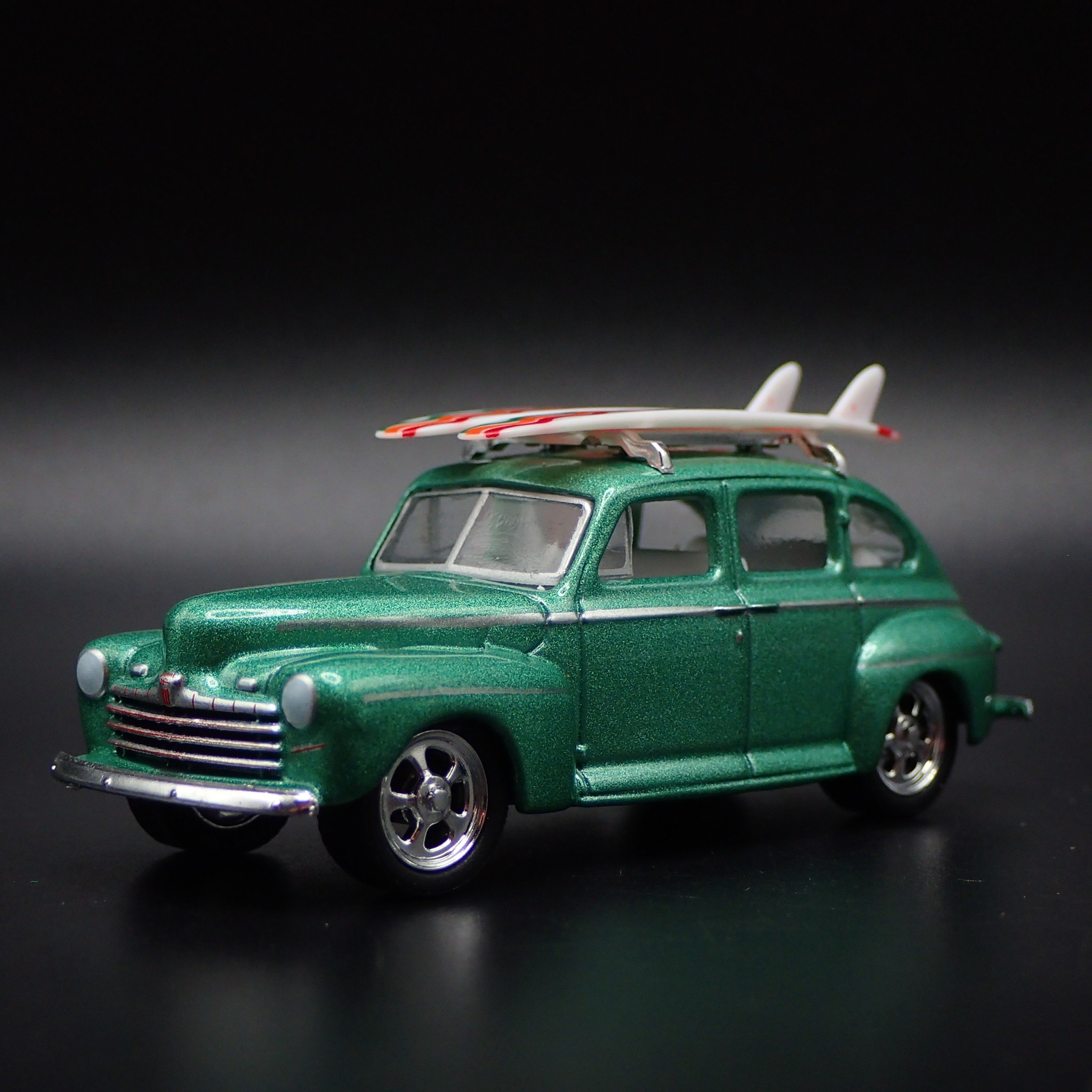 1946 46 FORD FORDOR SUPER DELUXE SURF 1:64 SCALE COLLECTIBLE DIECAST MODEL CAR