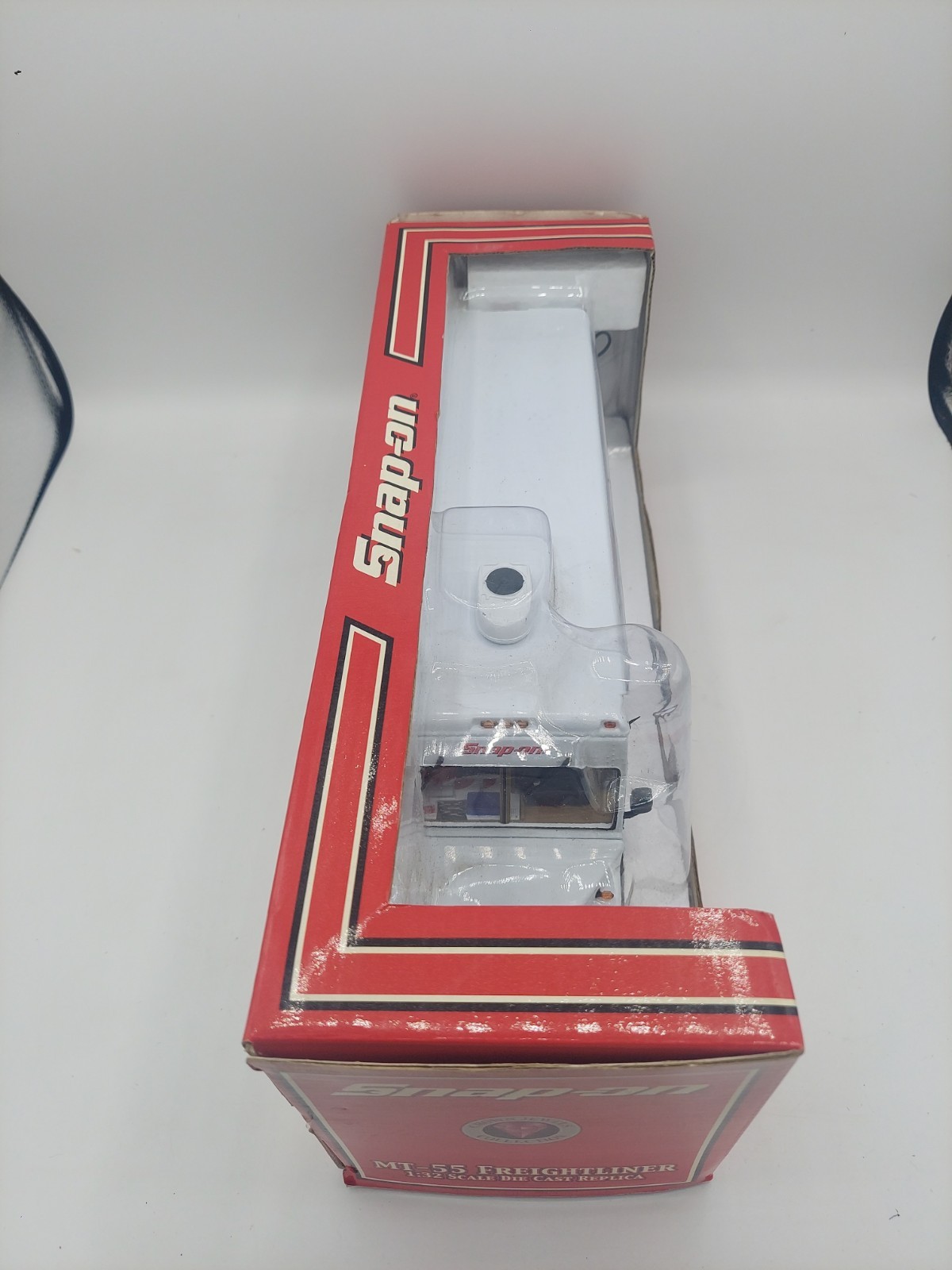 Snap-On Tools MT-55 Freightliner Truck 1:32 Die Cast Replica, 2004 Crown Jewels