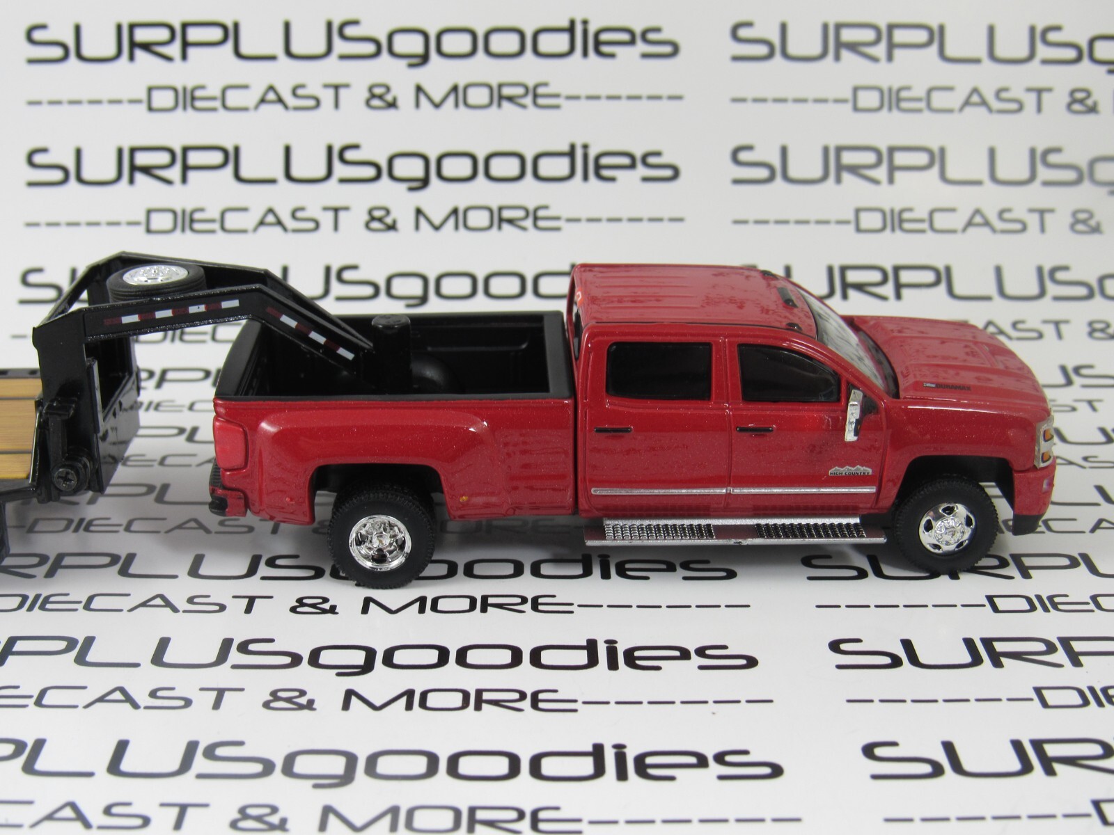 Greenlight 2018 CHEVROLET SILVERADO HD 3500 Dually Pickup w/Gooseneck Trailer