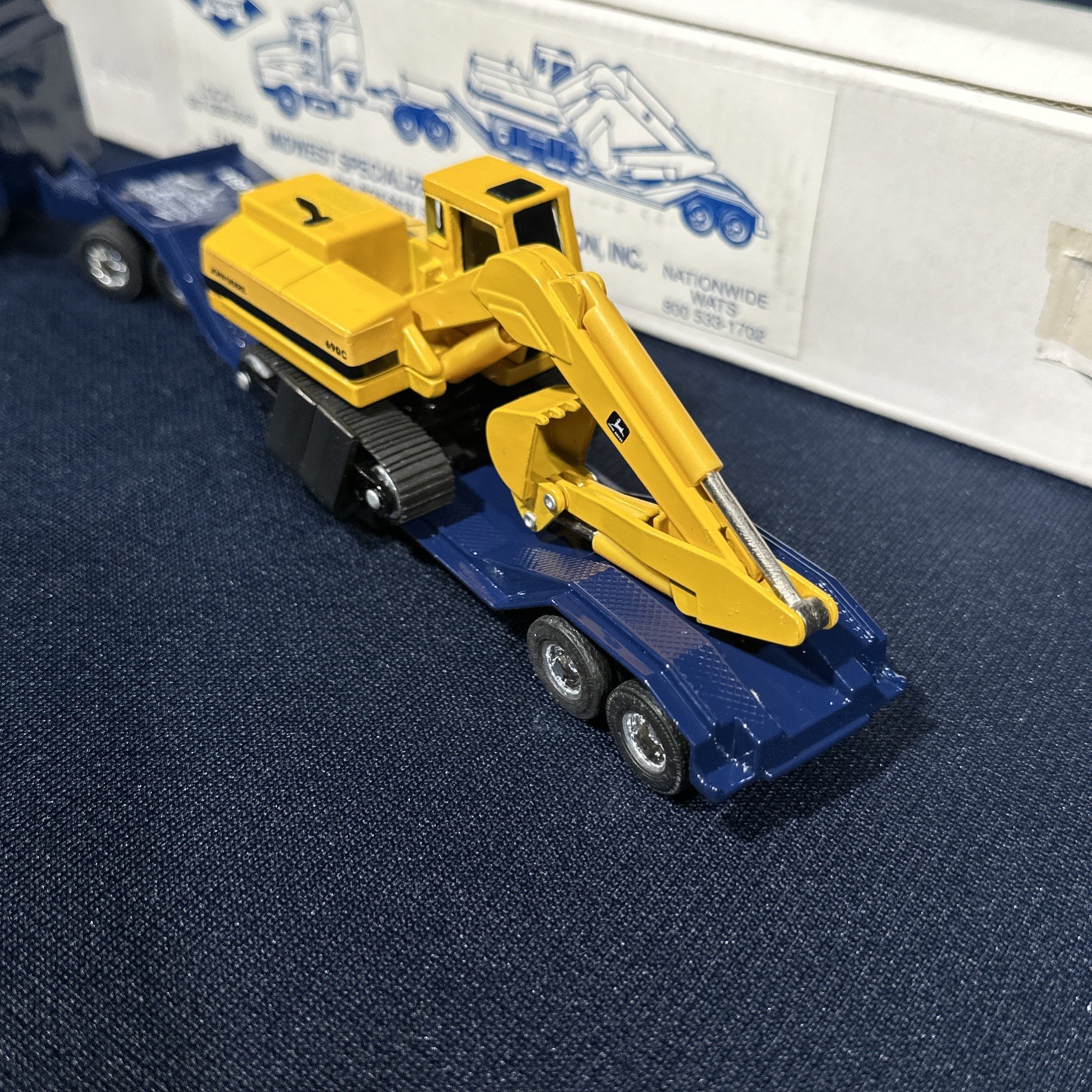 1:64 Ertl Kenworth Midwest Specialized Transportation Lowboy/John Deere 690c NIB