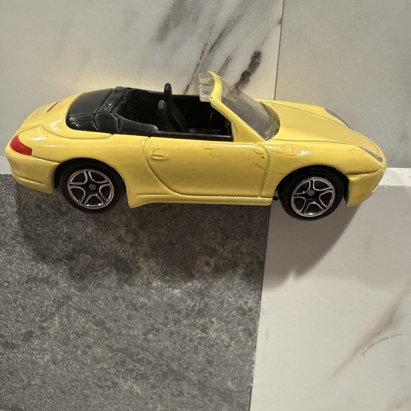 🔥🚘1998 Porsche 911 Carrera Cabriolet Collectable 1/64 YELLOW MY PC AS A KID